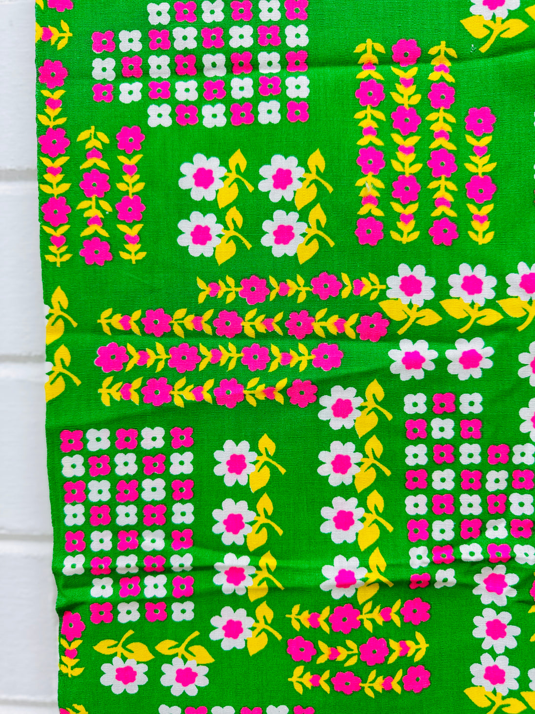 200cms AMAZING Retro Green & Pink Floral Fabric