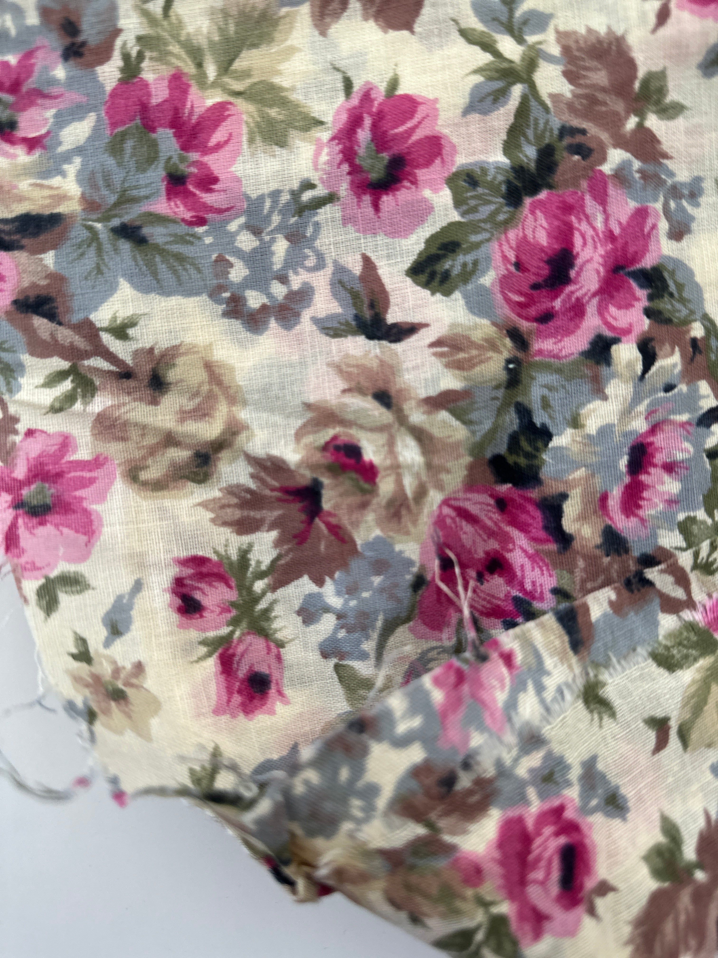 110cms GORGEOUS Old World Floral Cotton Fabric