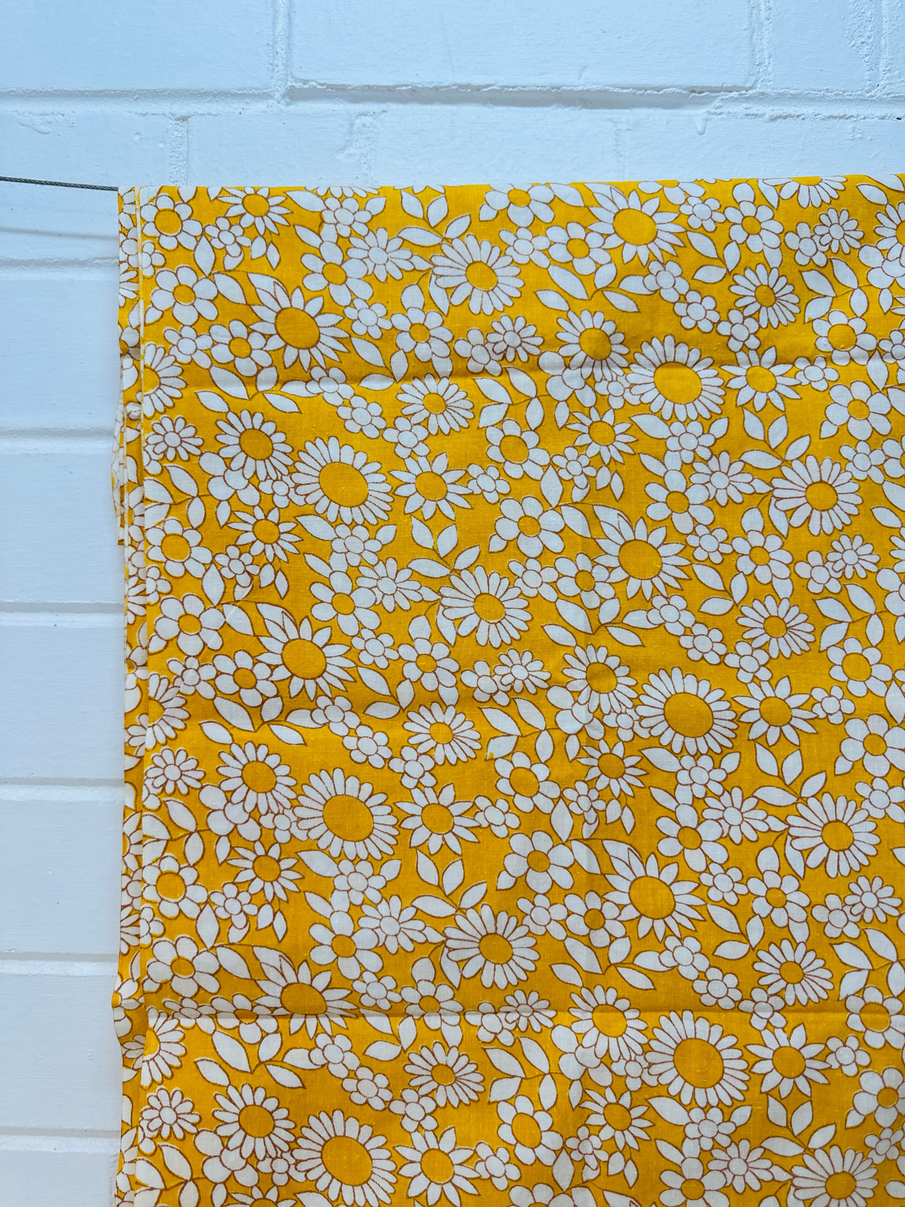 220cms Yellow & White Floral Fabric VINTAGE Cotton