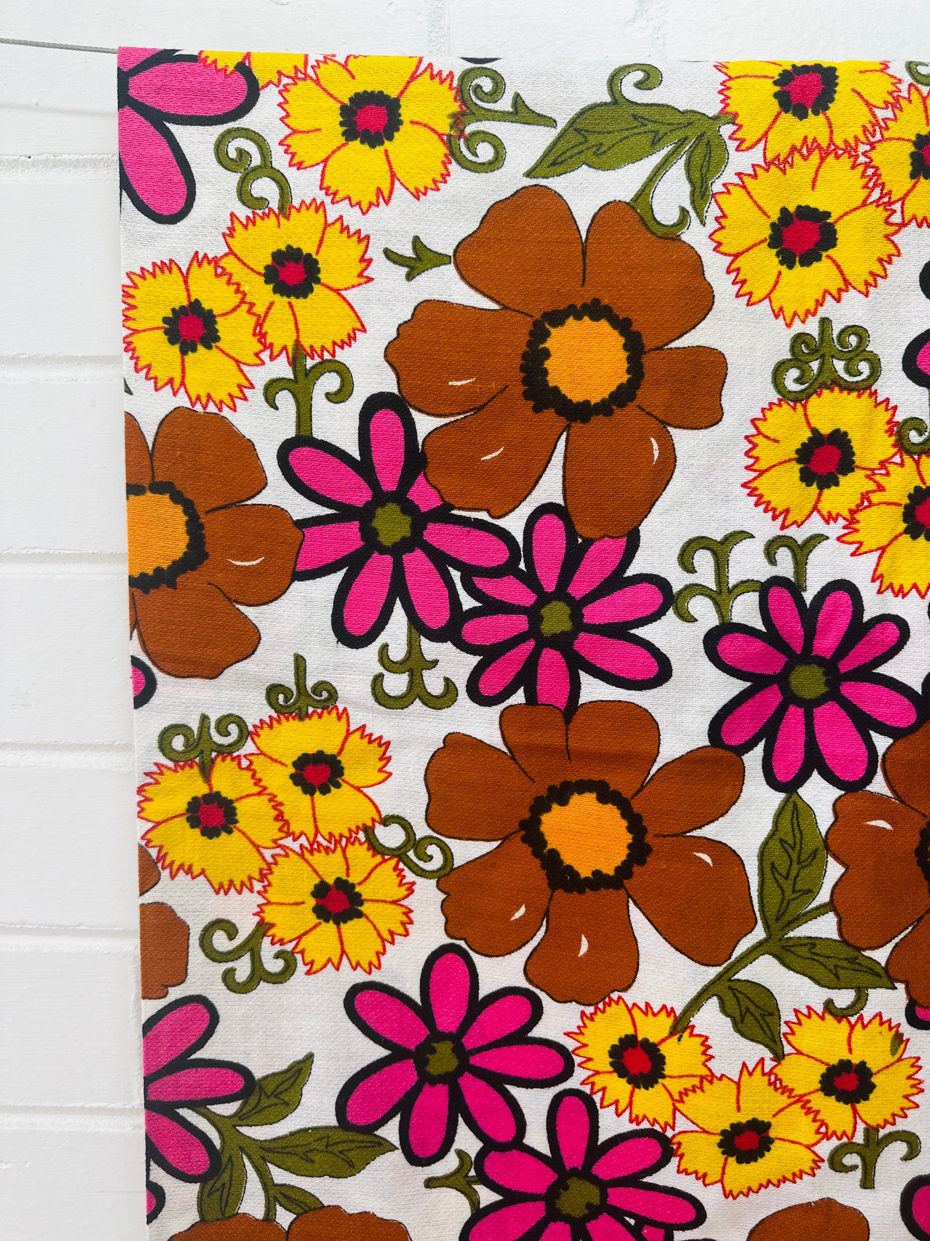 440cms FABULOUS Loud Vintage Fabric HUGE