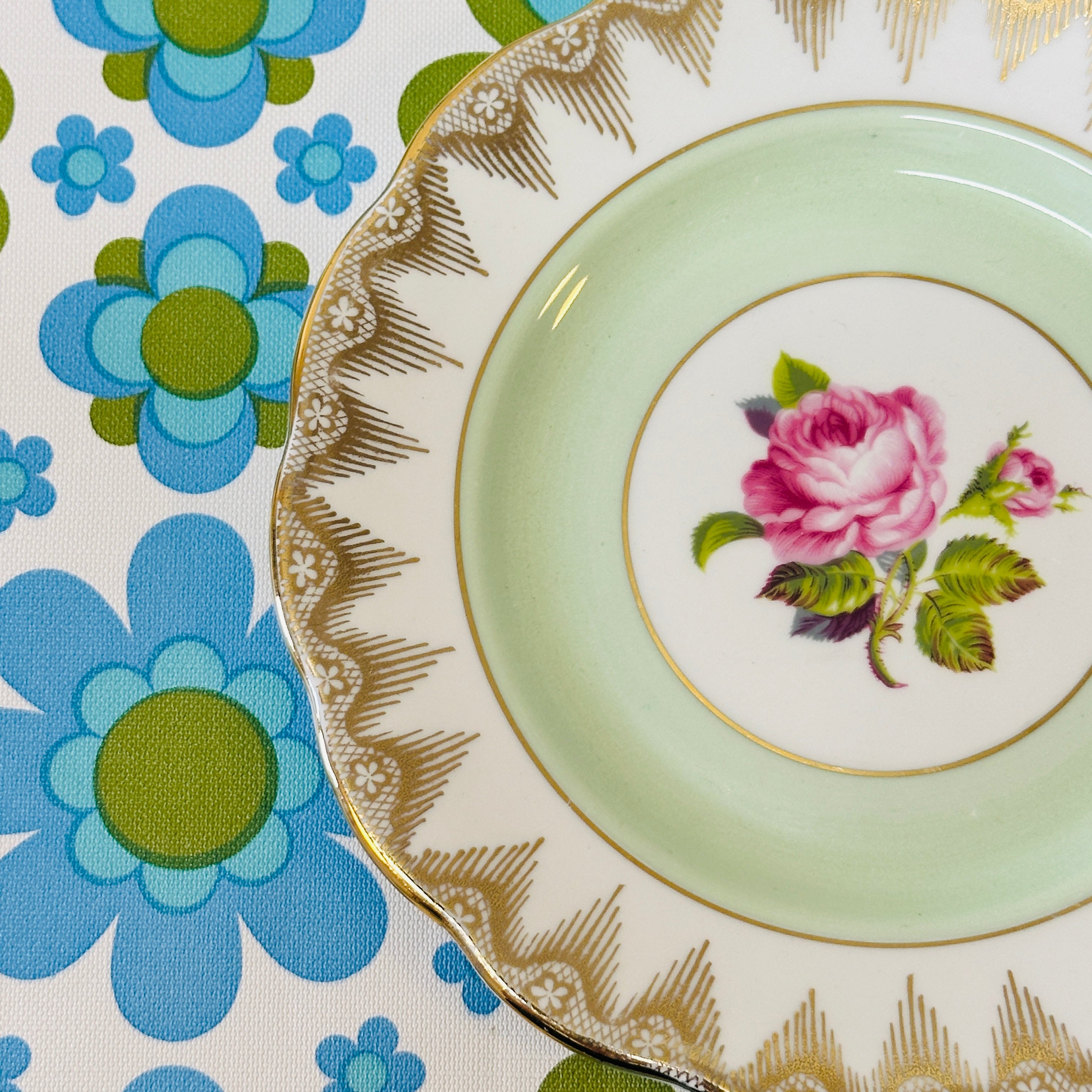 ROSLYN Vintage Pretty Plate England