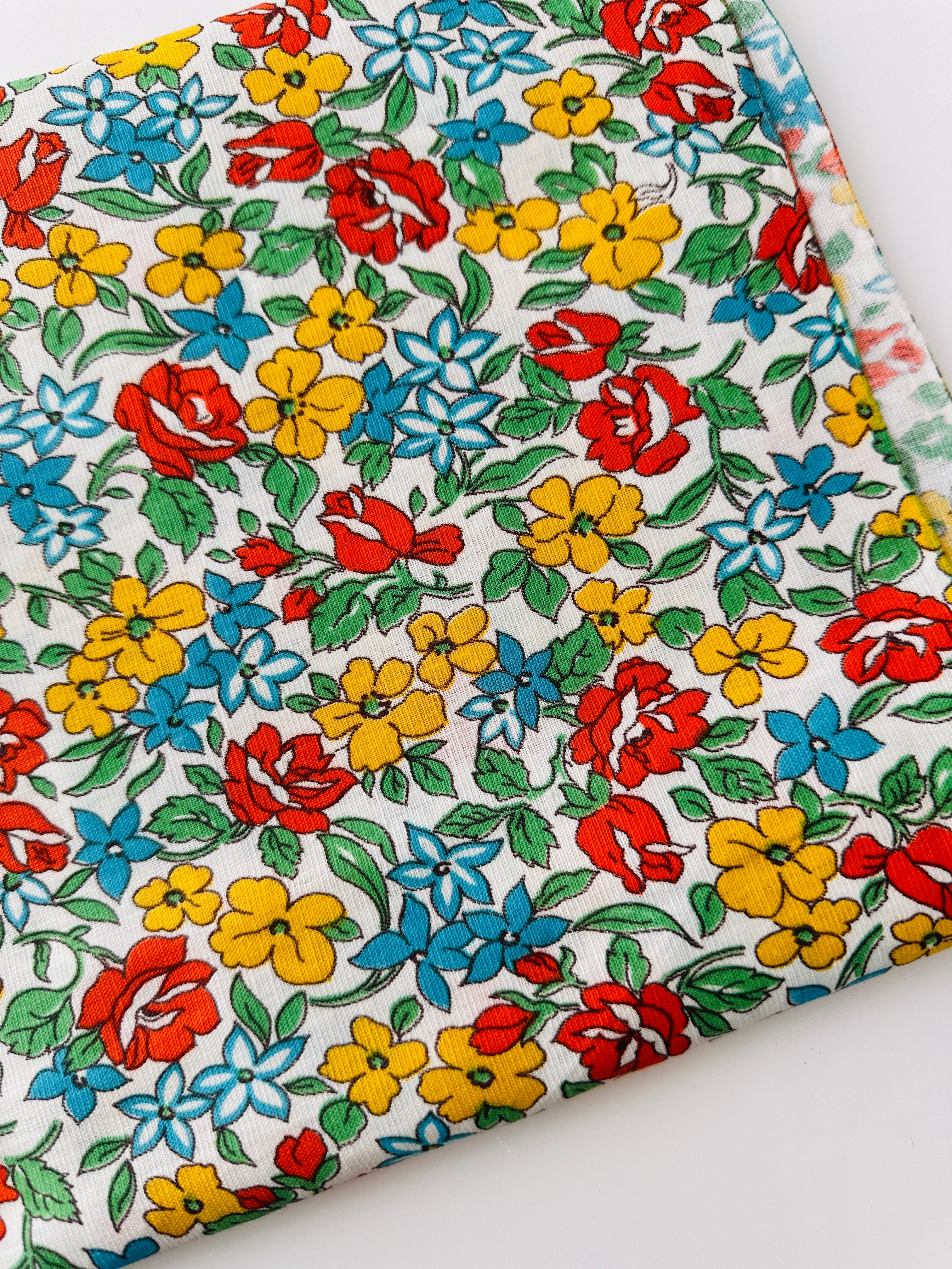 156cms FABULOUS Vintage Floral Fabric Cotton