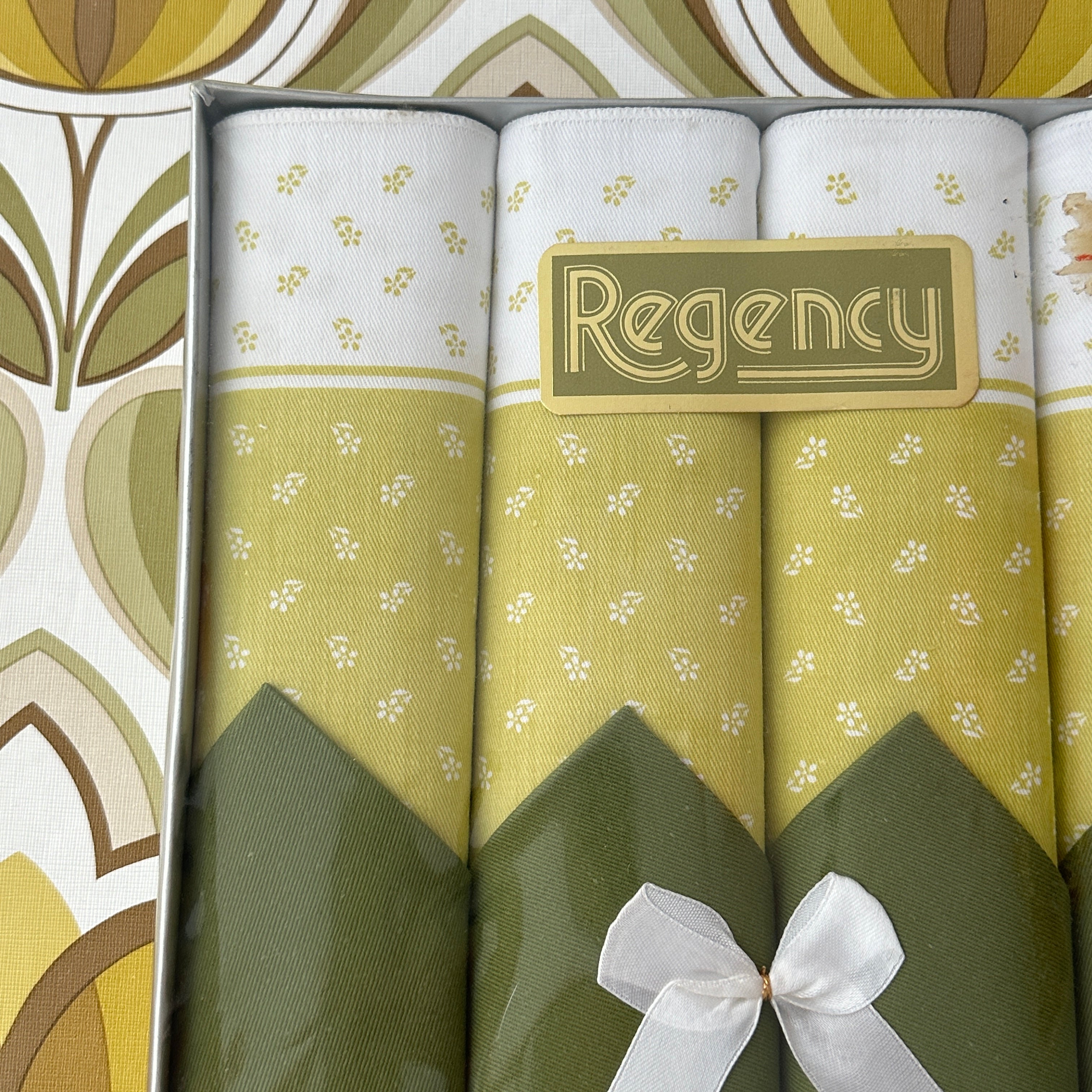 RETRO Set of Four UNUSED Vintage Napkins Placemats