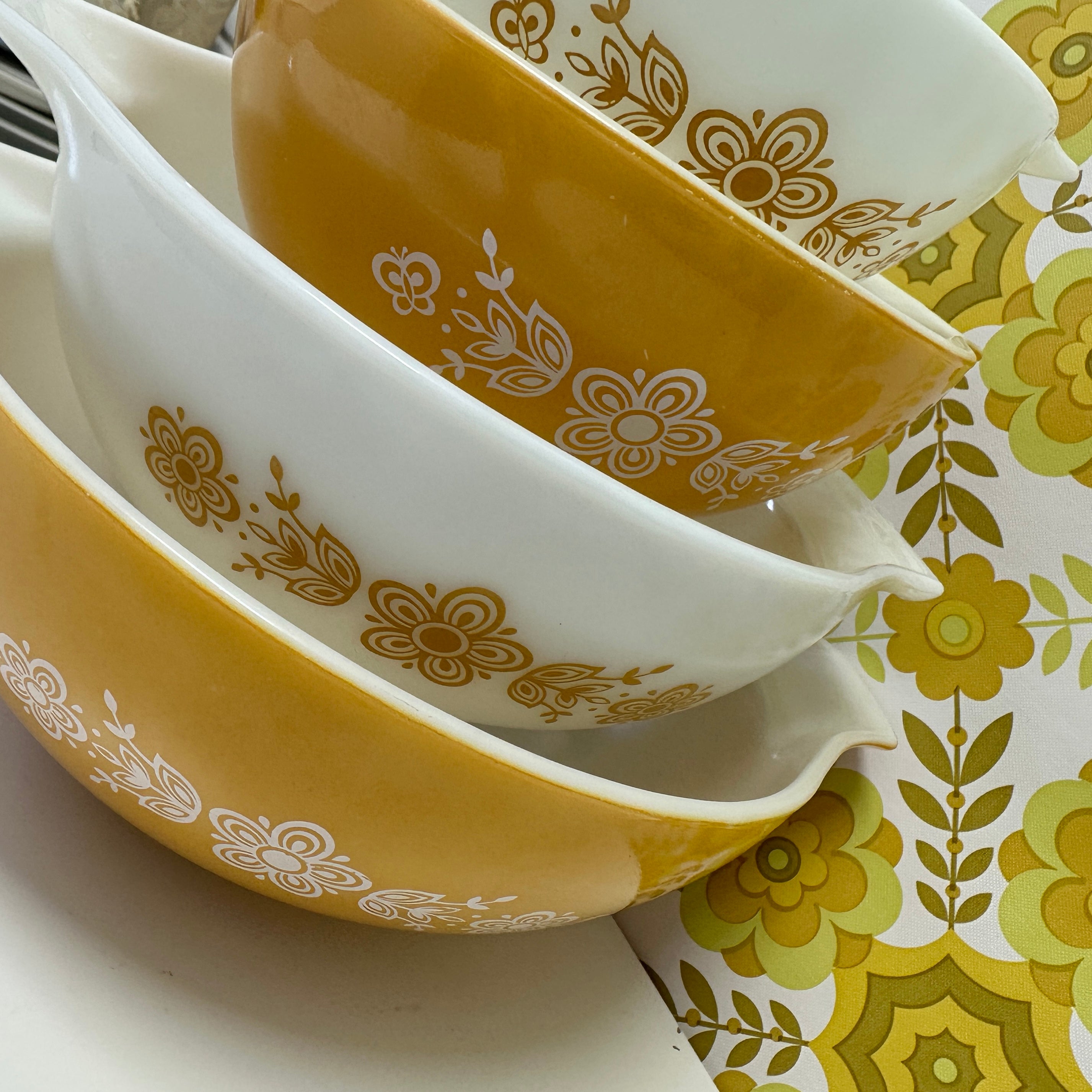 Full Set Pyrex Mixing Bowls Butterly Gold