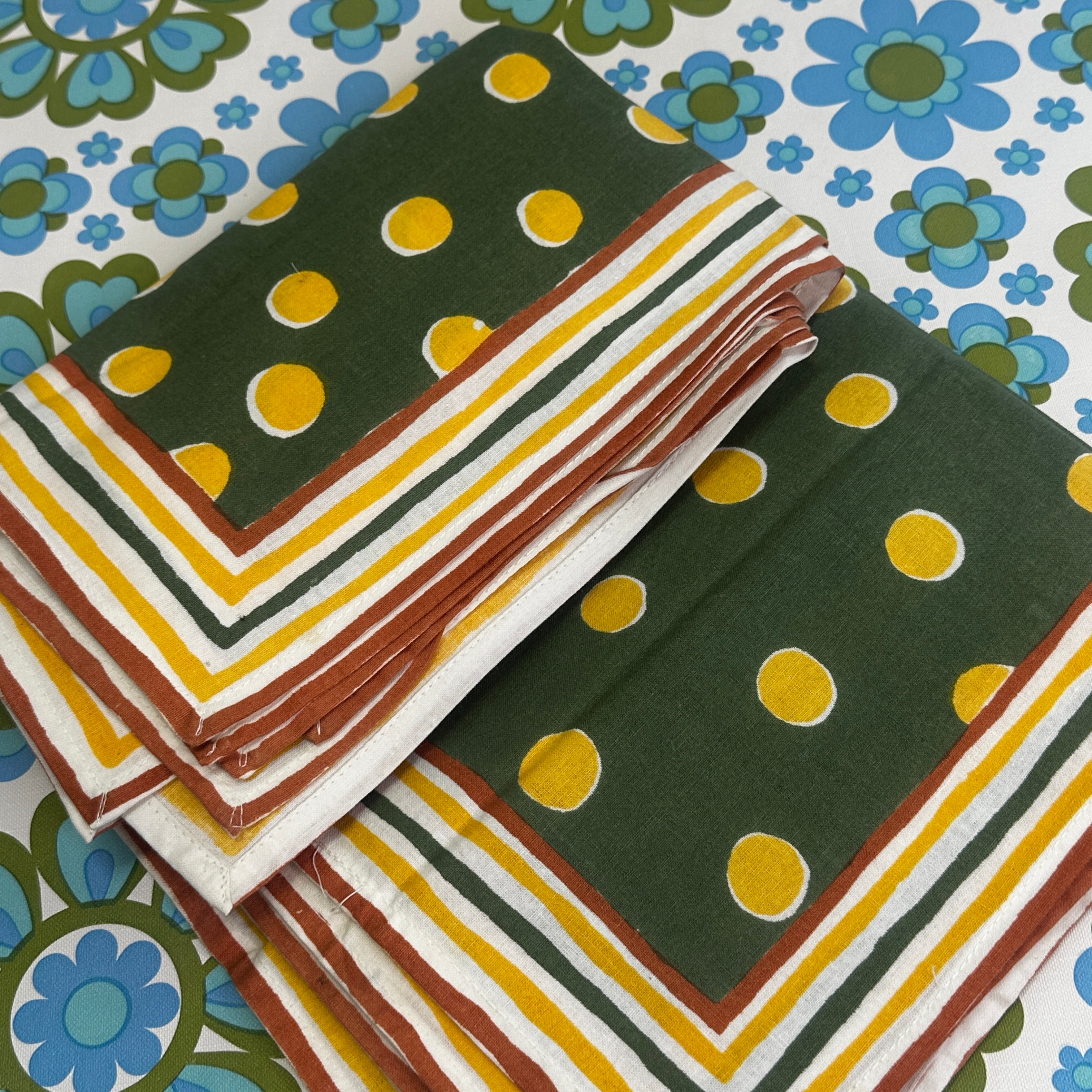 UNUSED Set Polka Dot Napkins
