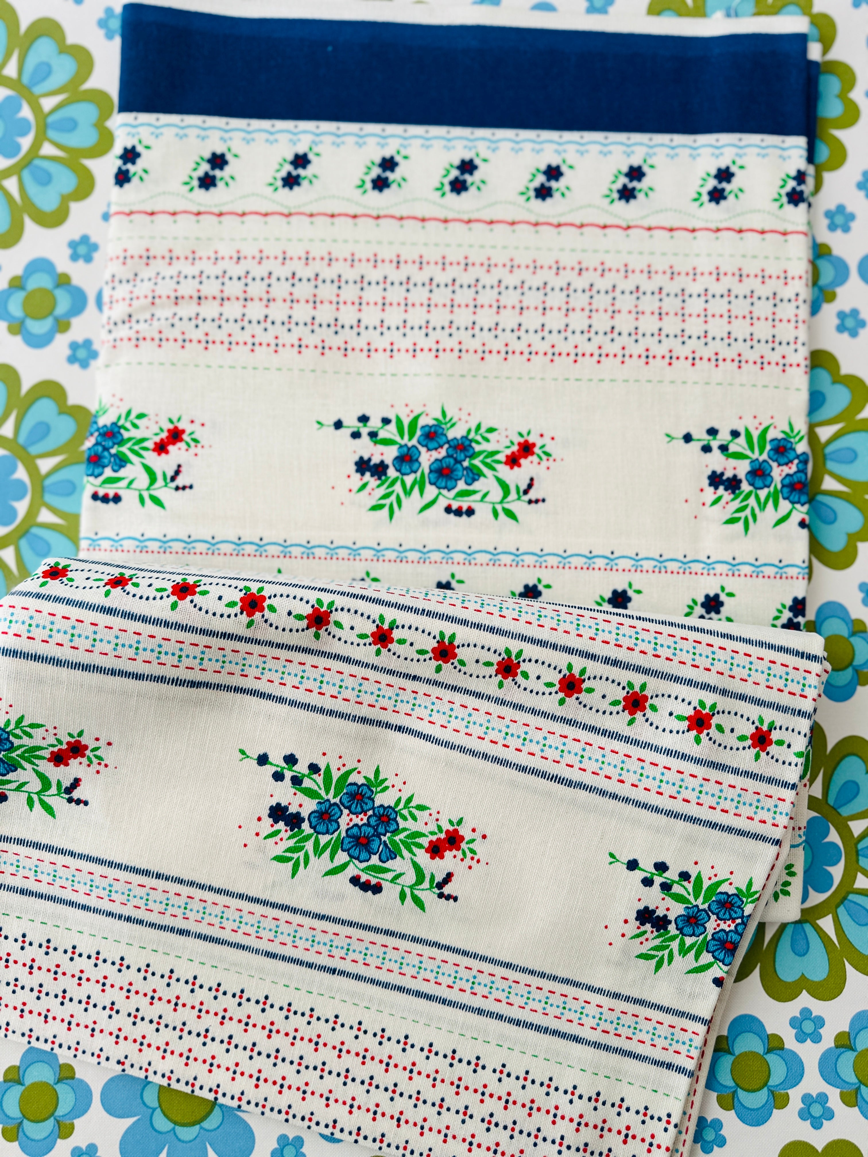 Large Cotton Table Cloth & 12 Napkins UNUSED