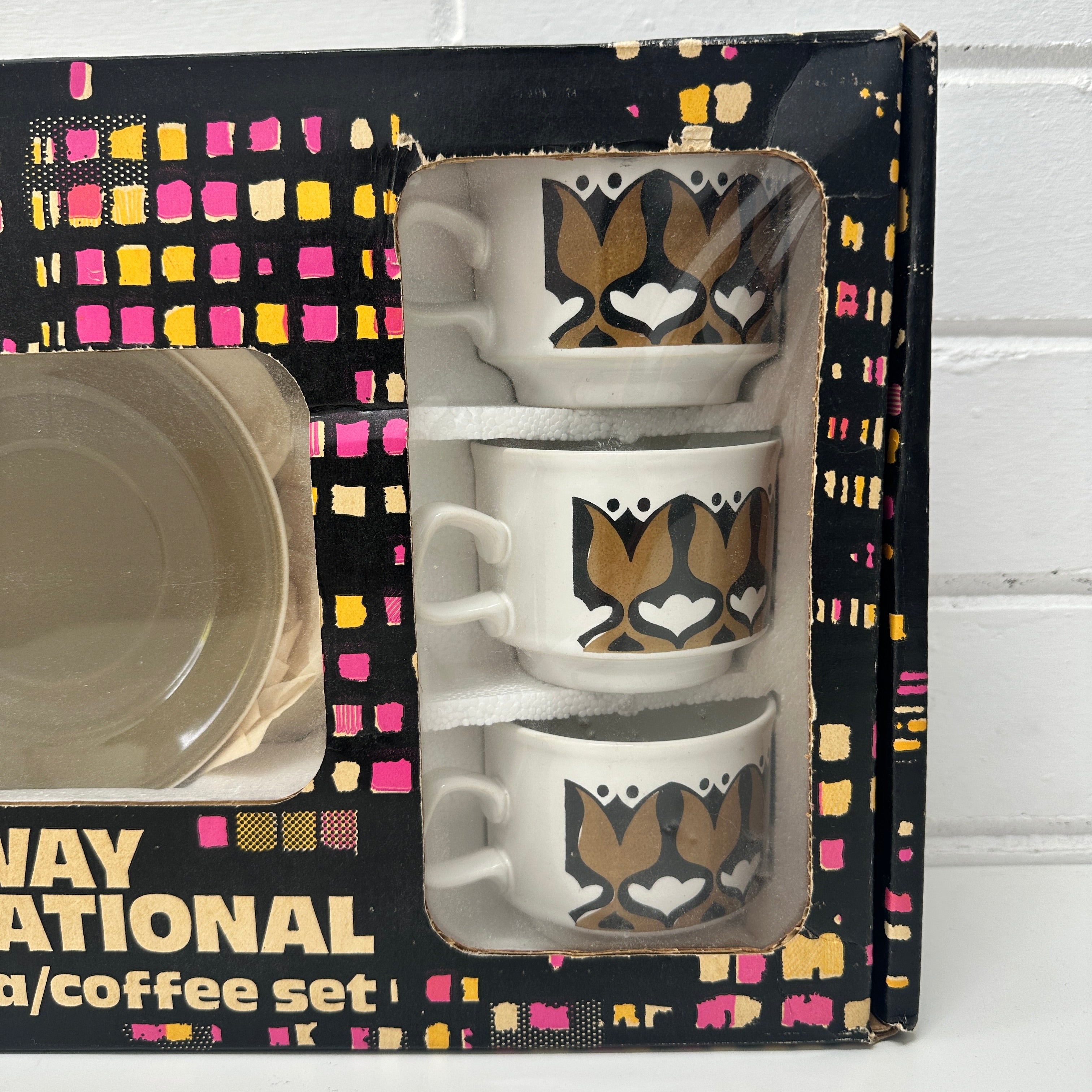 Six UNUSED Vintage Boxed Stackable MUGS Stowaway