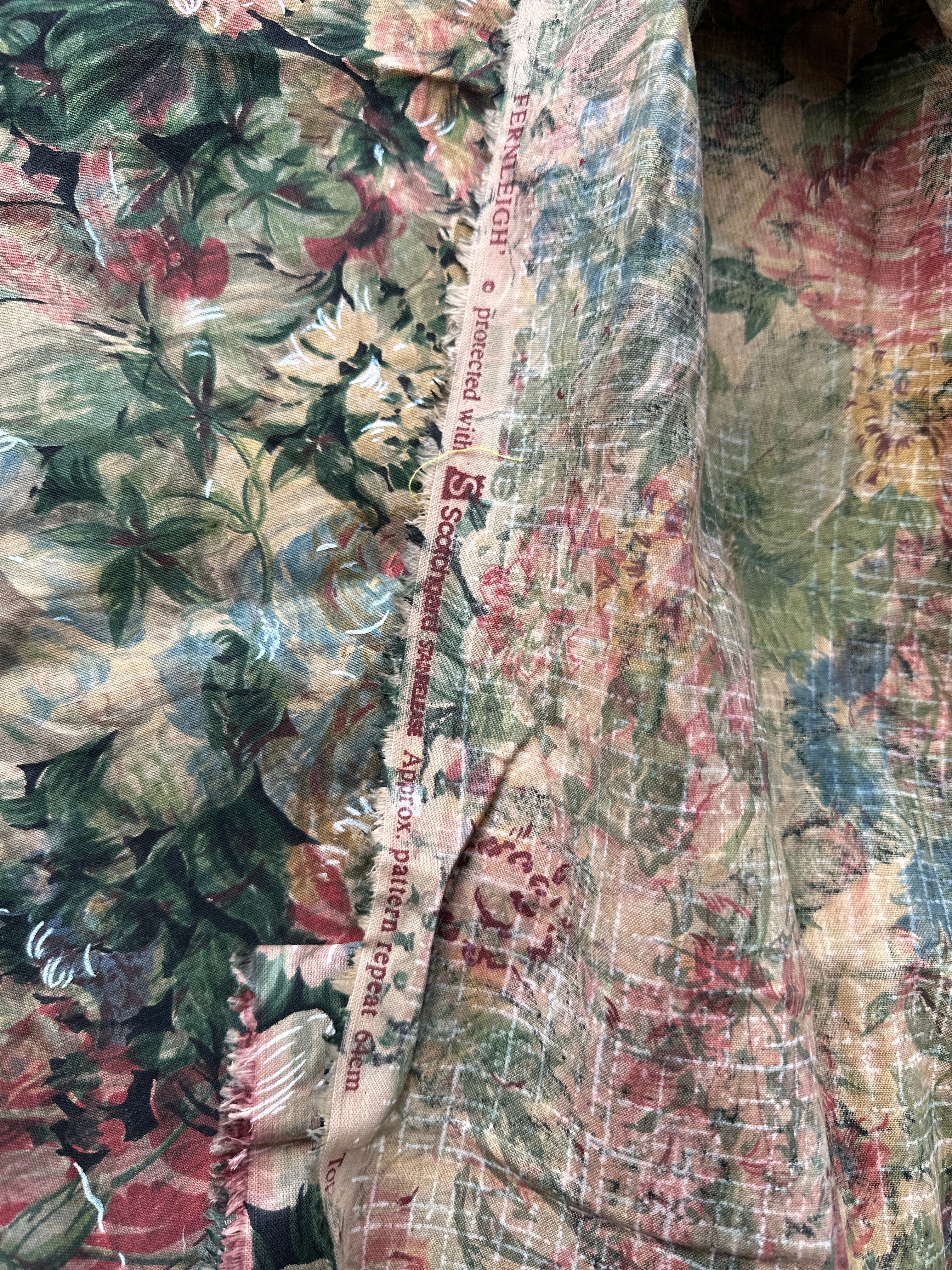 470cms Scotchgard Vintage FERNLEGH Old Roses Floral FABRIC