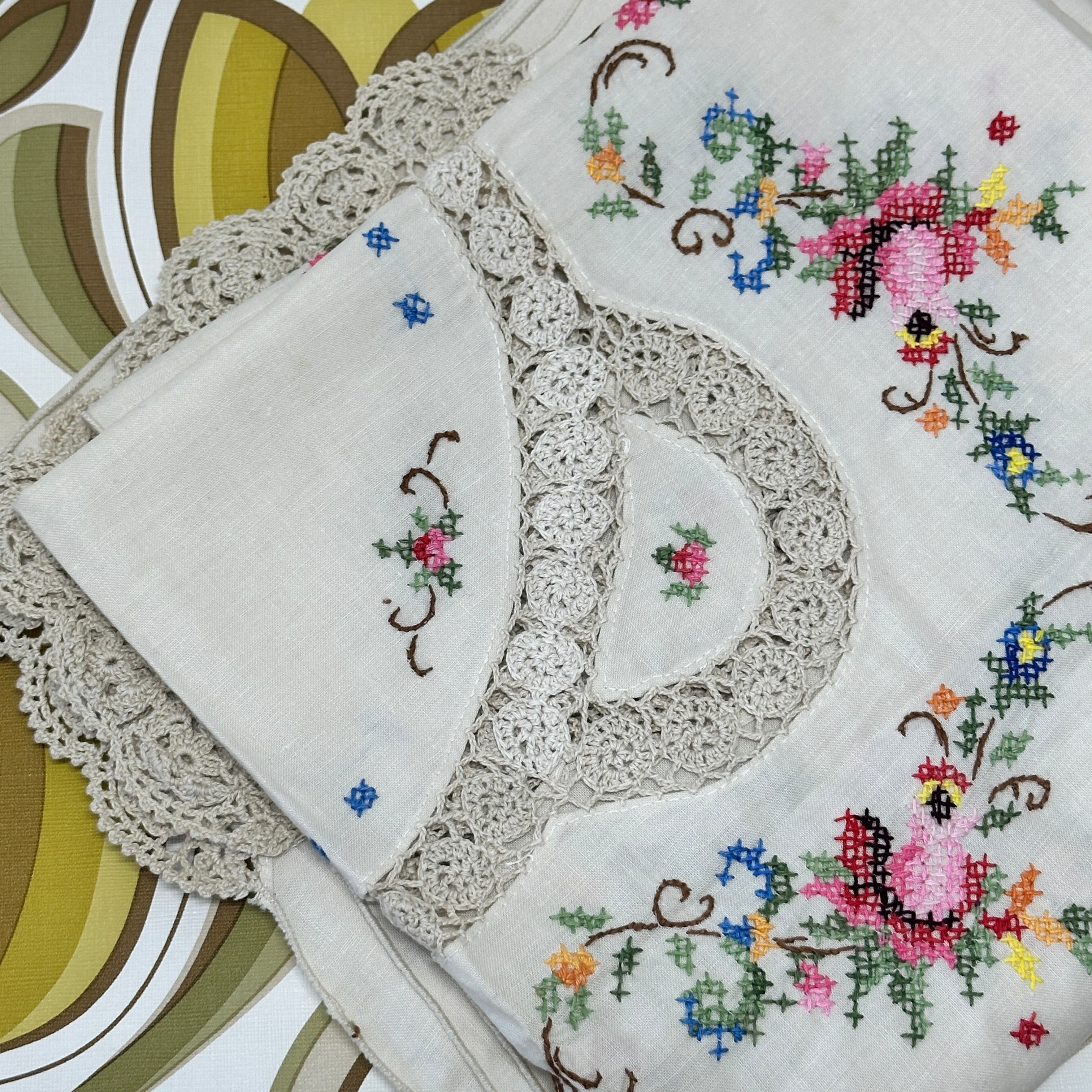 Vintage Embroidered Tablecloth BEAUTIFUL