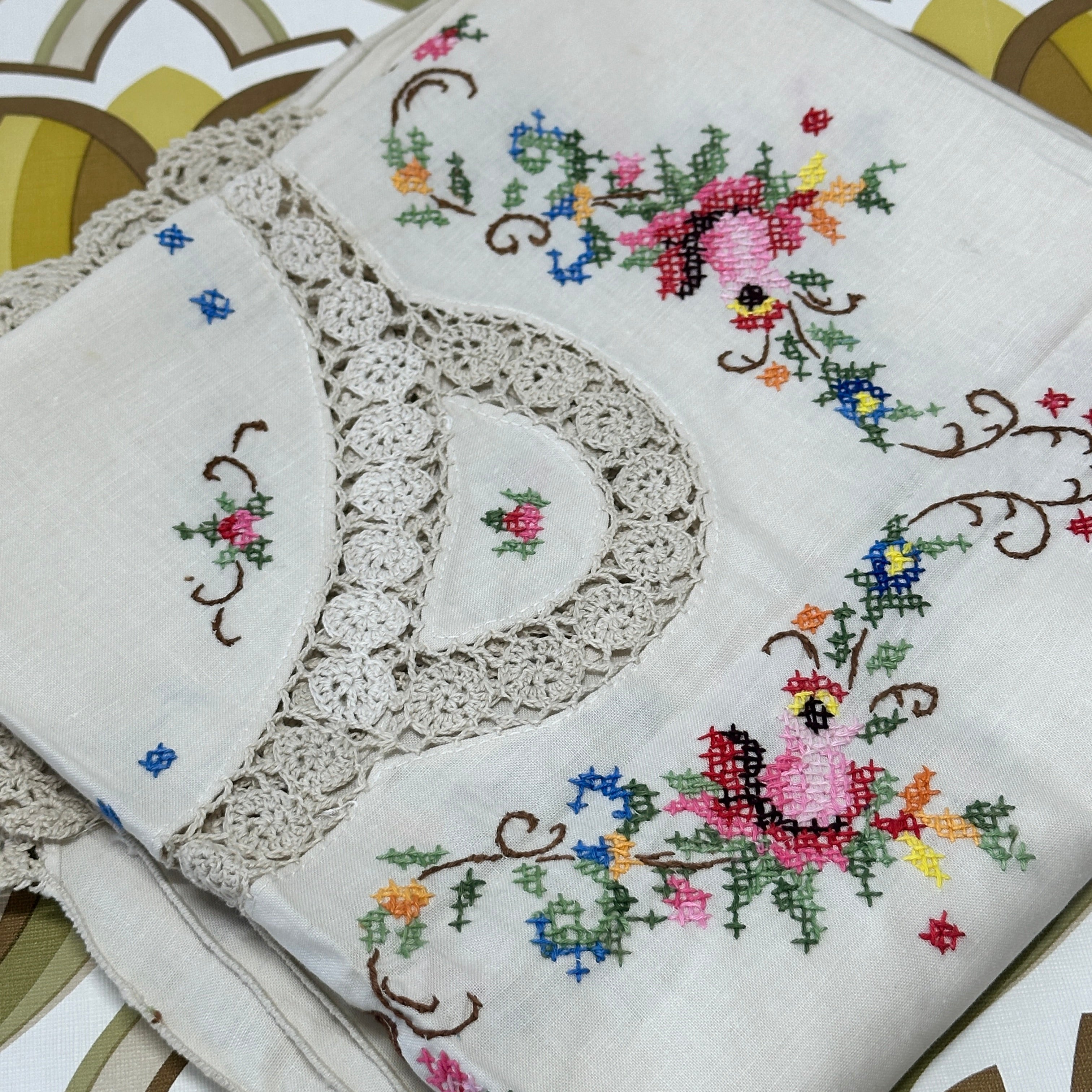 Vintage Embroidered Tablecloth BEAUTIFUL