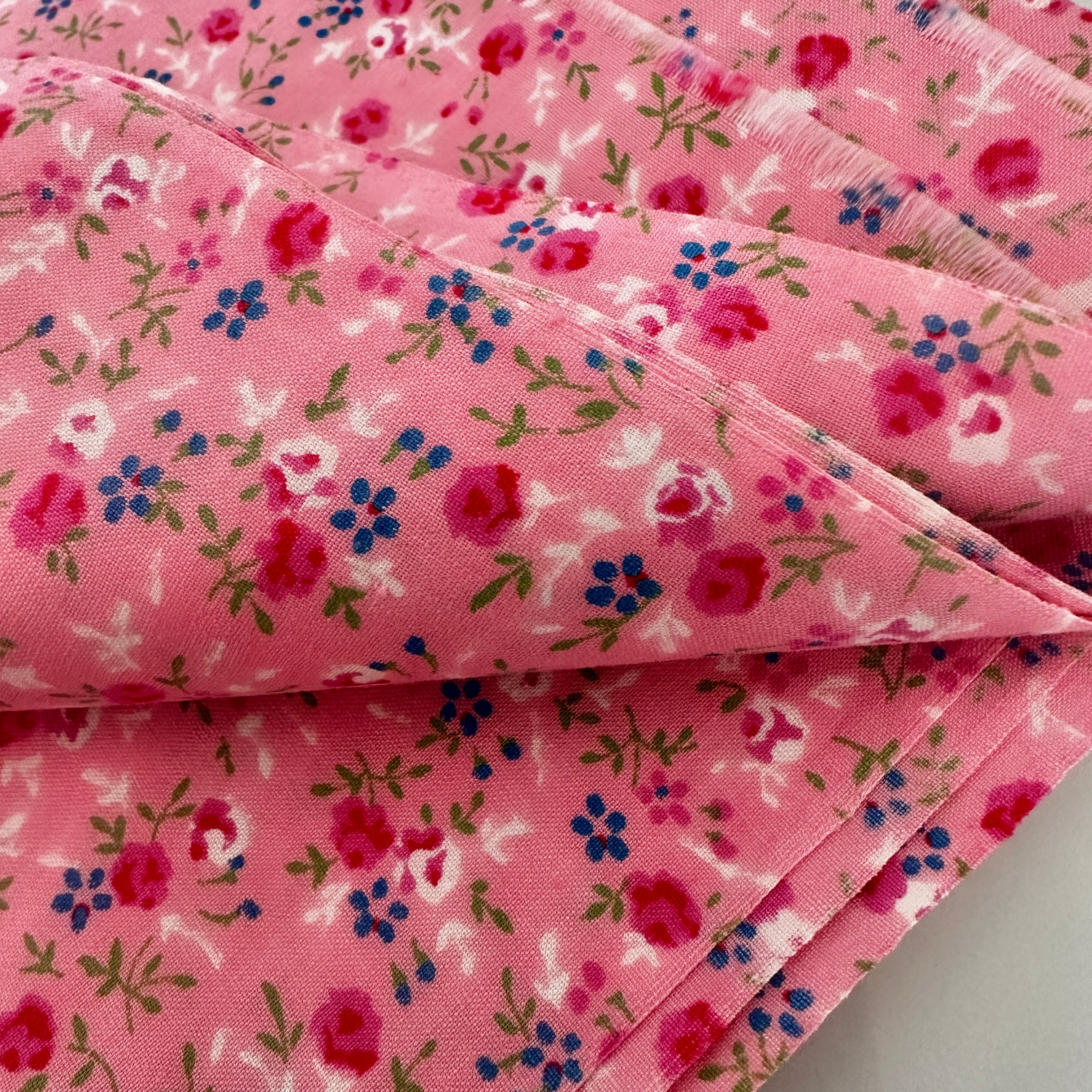 220cms Adorable VINTAGE Cotton Pink Floral Fabric