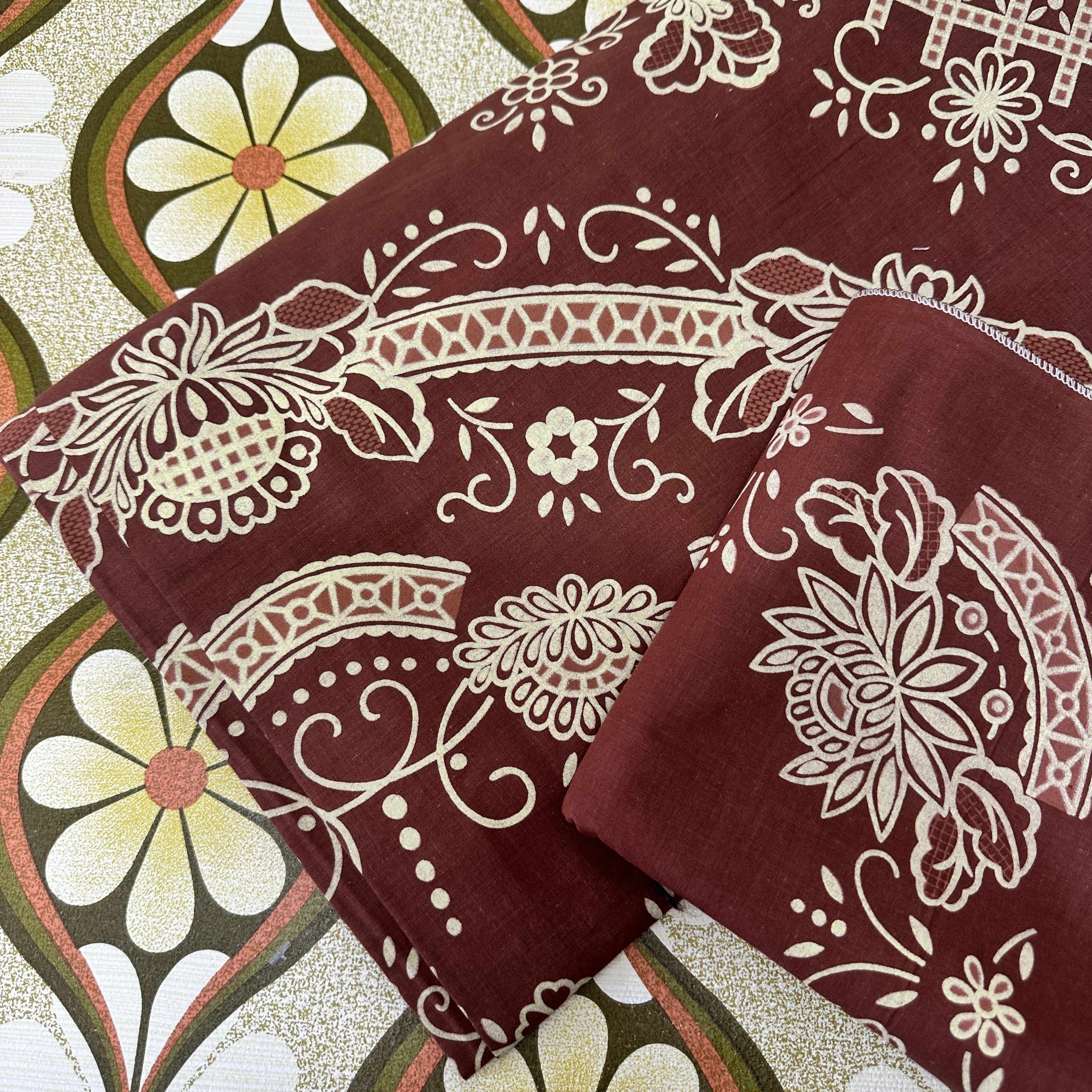 UNUSED Brown Tablecloth with Napkins