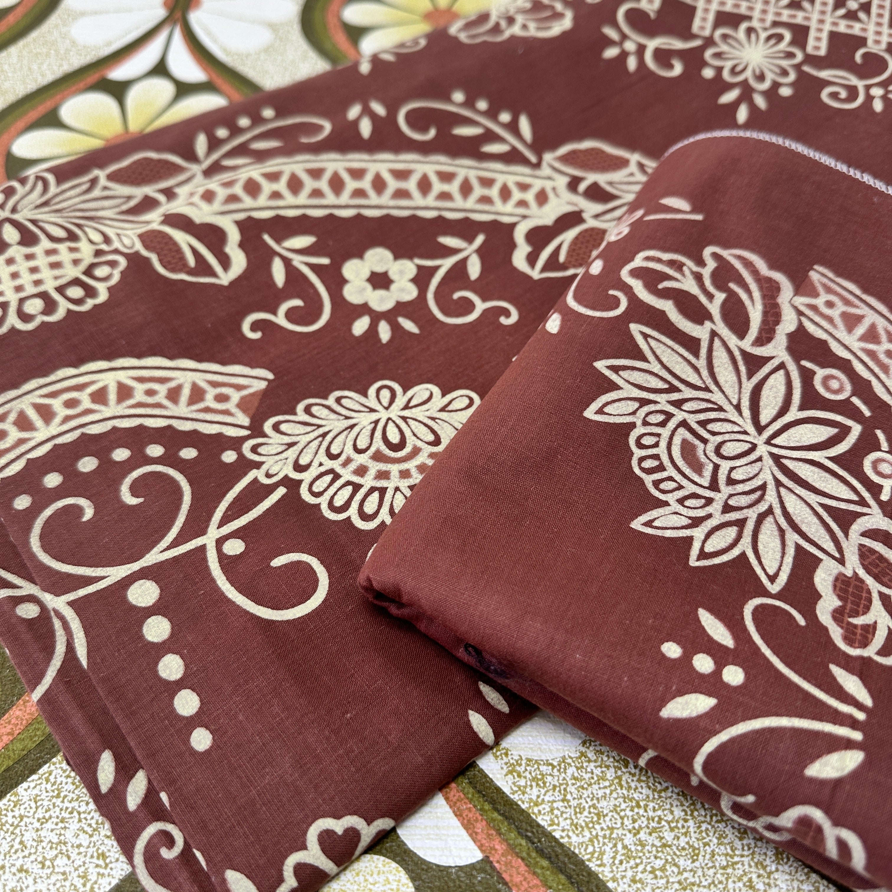 UNUSED Brown Tablecloth with Napkins