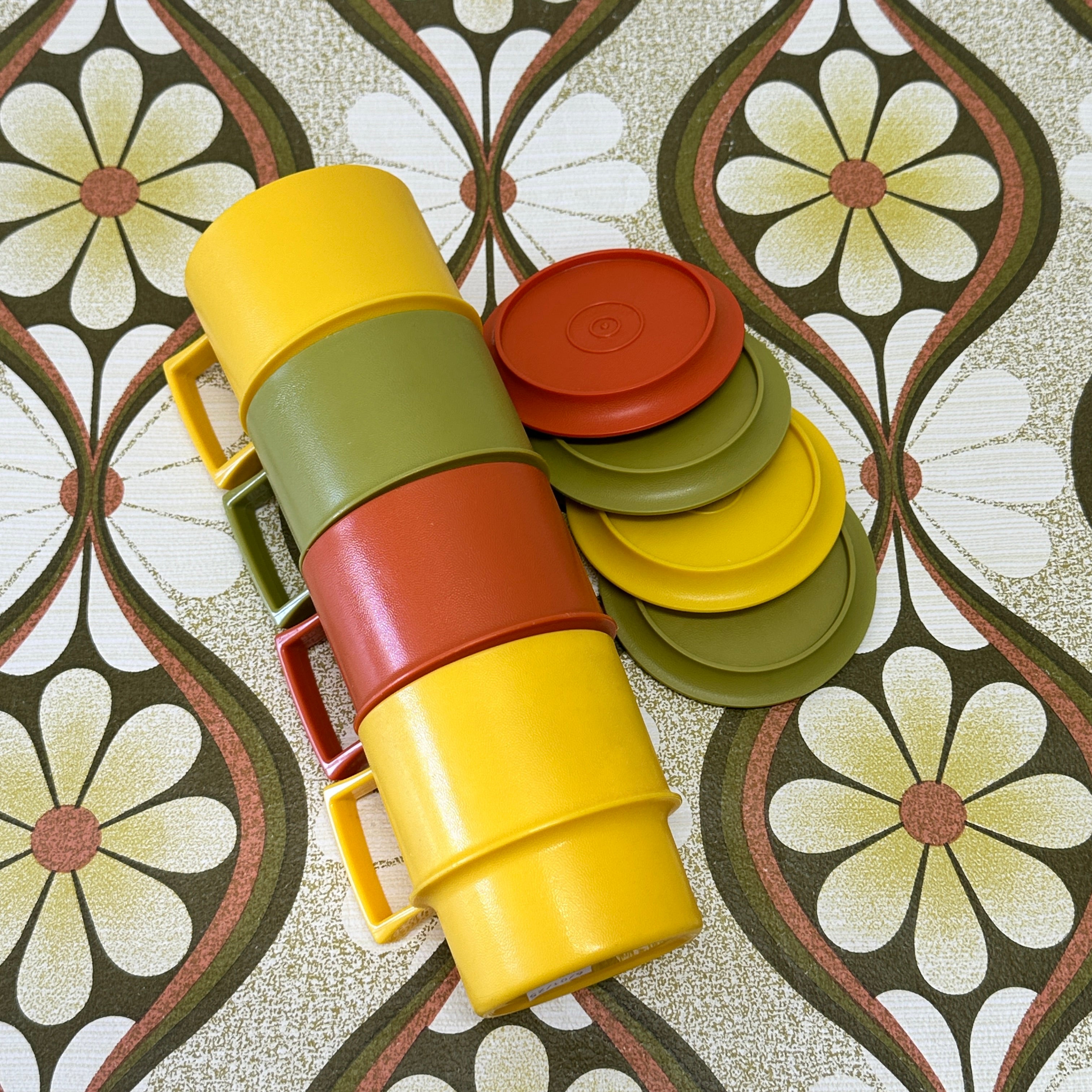 Set of Four Vintage TUPPERWARE Cups & Lids