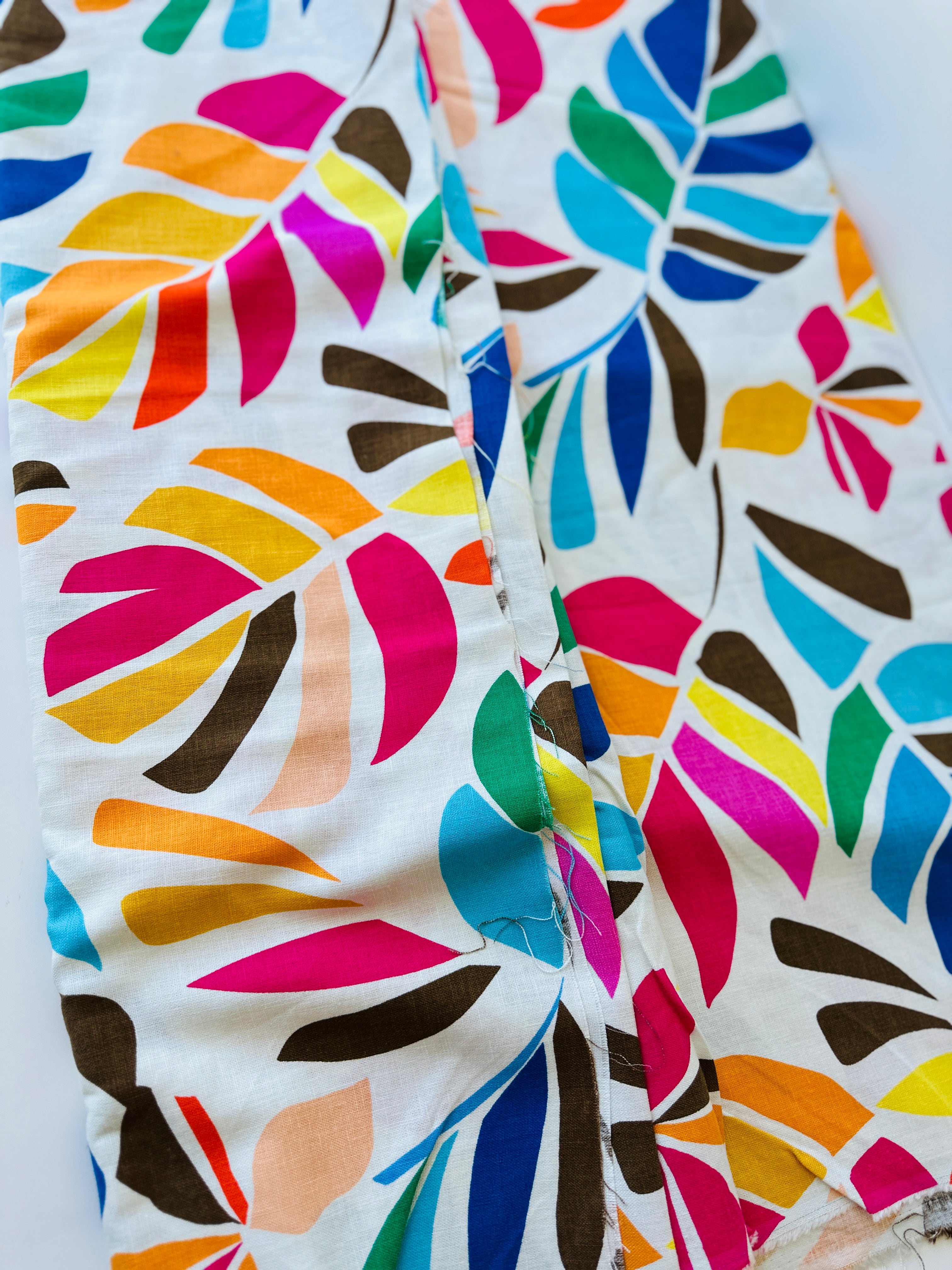 140cms Wide Sold by Metre Bright Leaf Linen Fabric