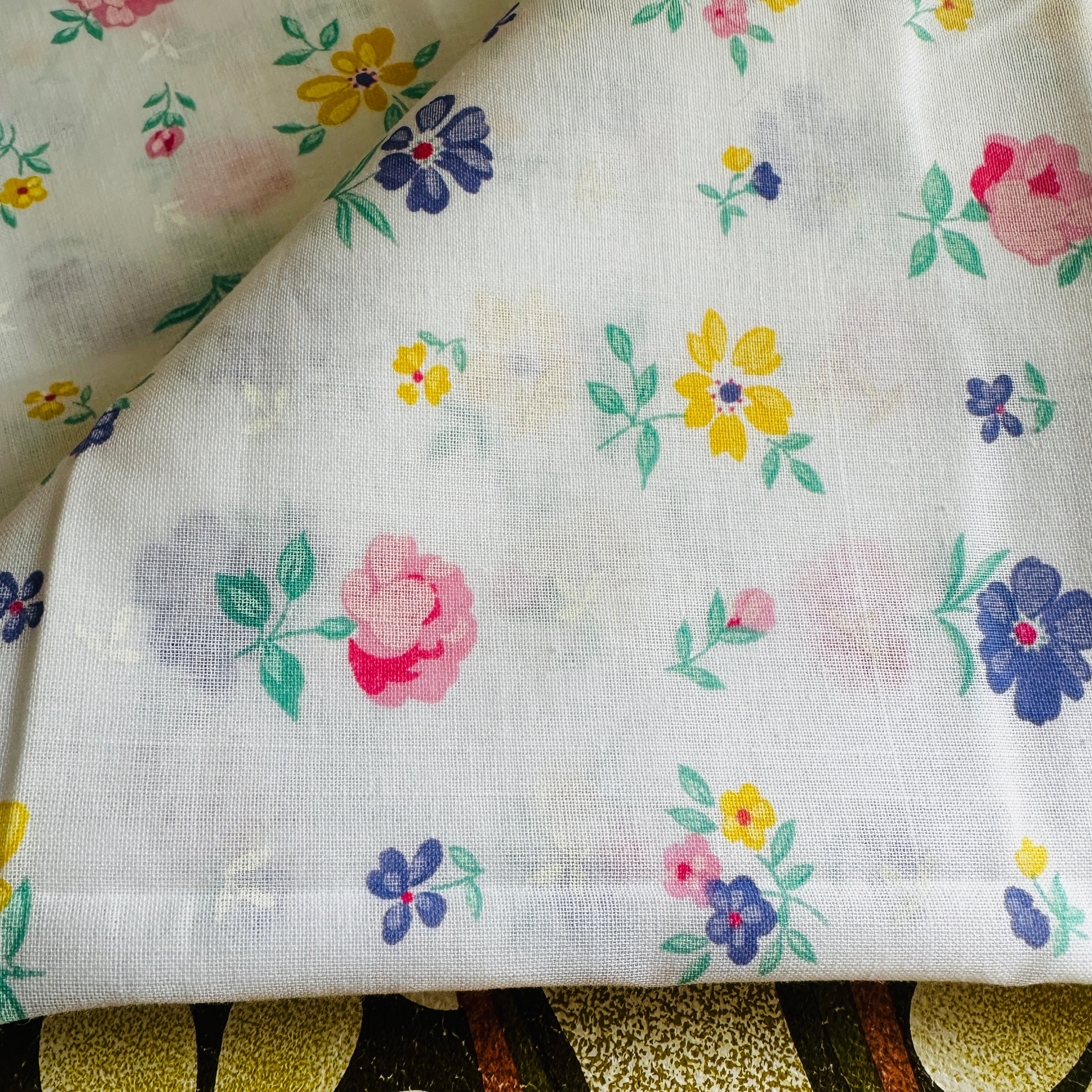 UNUSED Sheet Fabric Pretty Floral