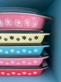 JaJ Pyrex Pink Daisy Gaiety Caserole OVAL