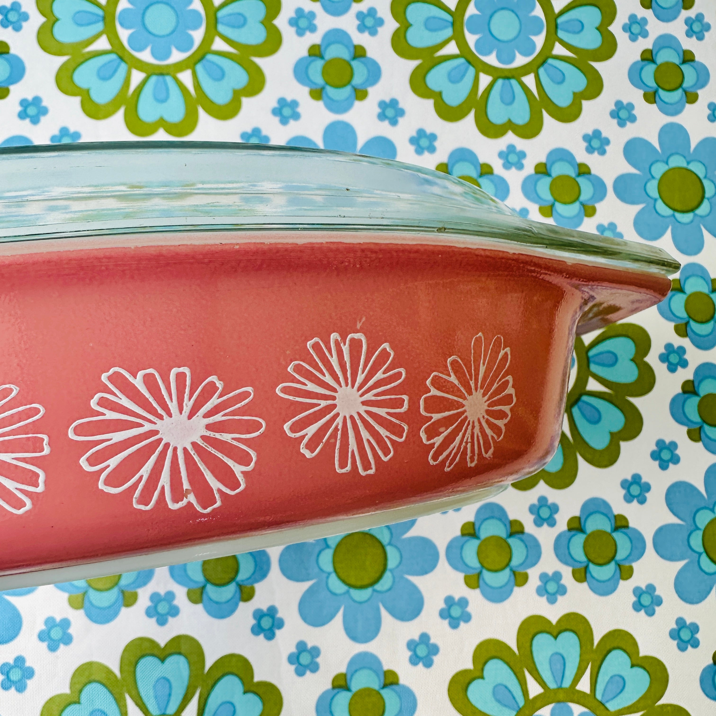 JaJ Pyrex Pink Daisy Gaiety Caserole OVAL