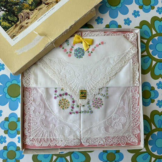 Stunning Embroidered Vintage Boxed Hankies FLORAL