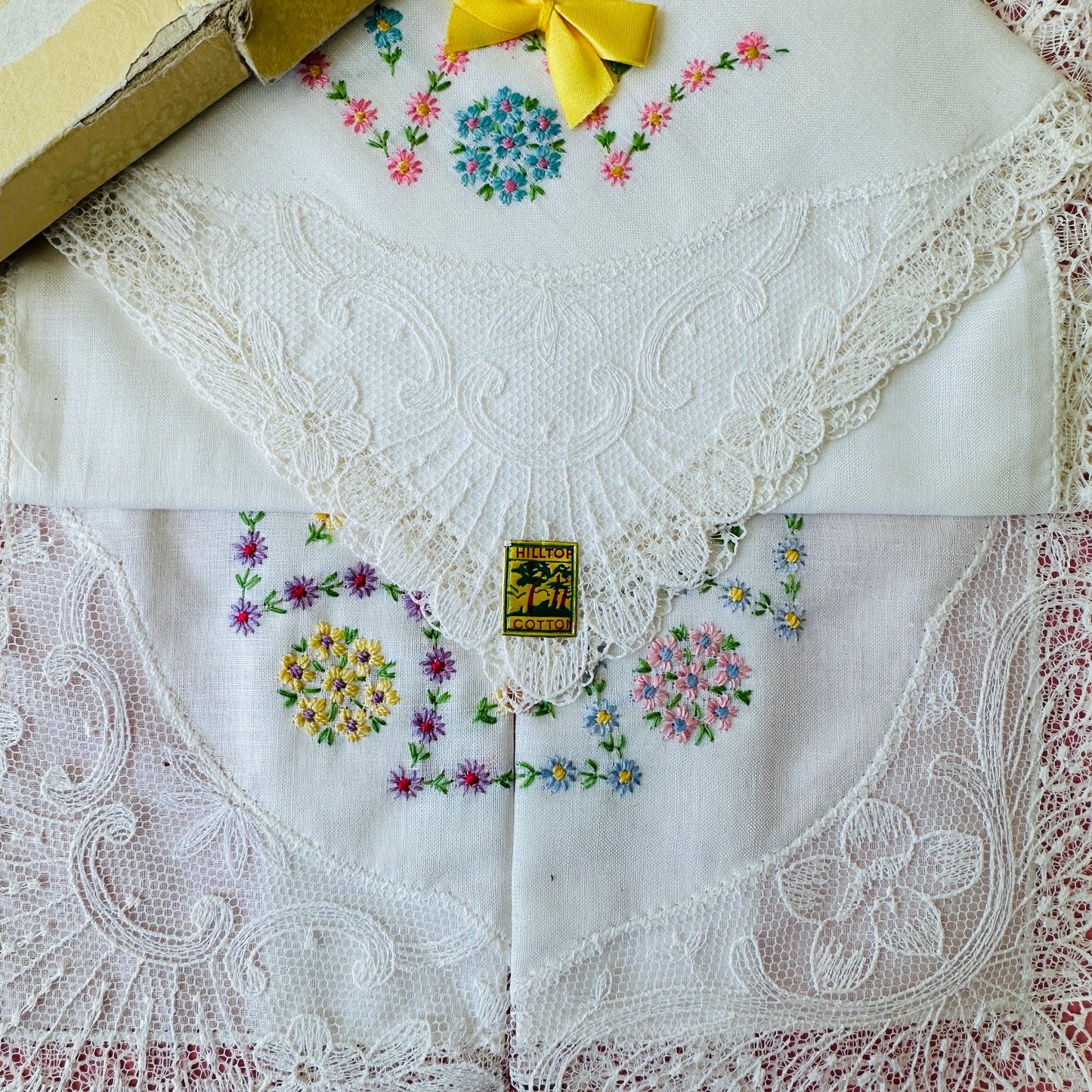 Stunning Embroidered Vintage Boxed Hankies FLORAL