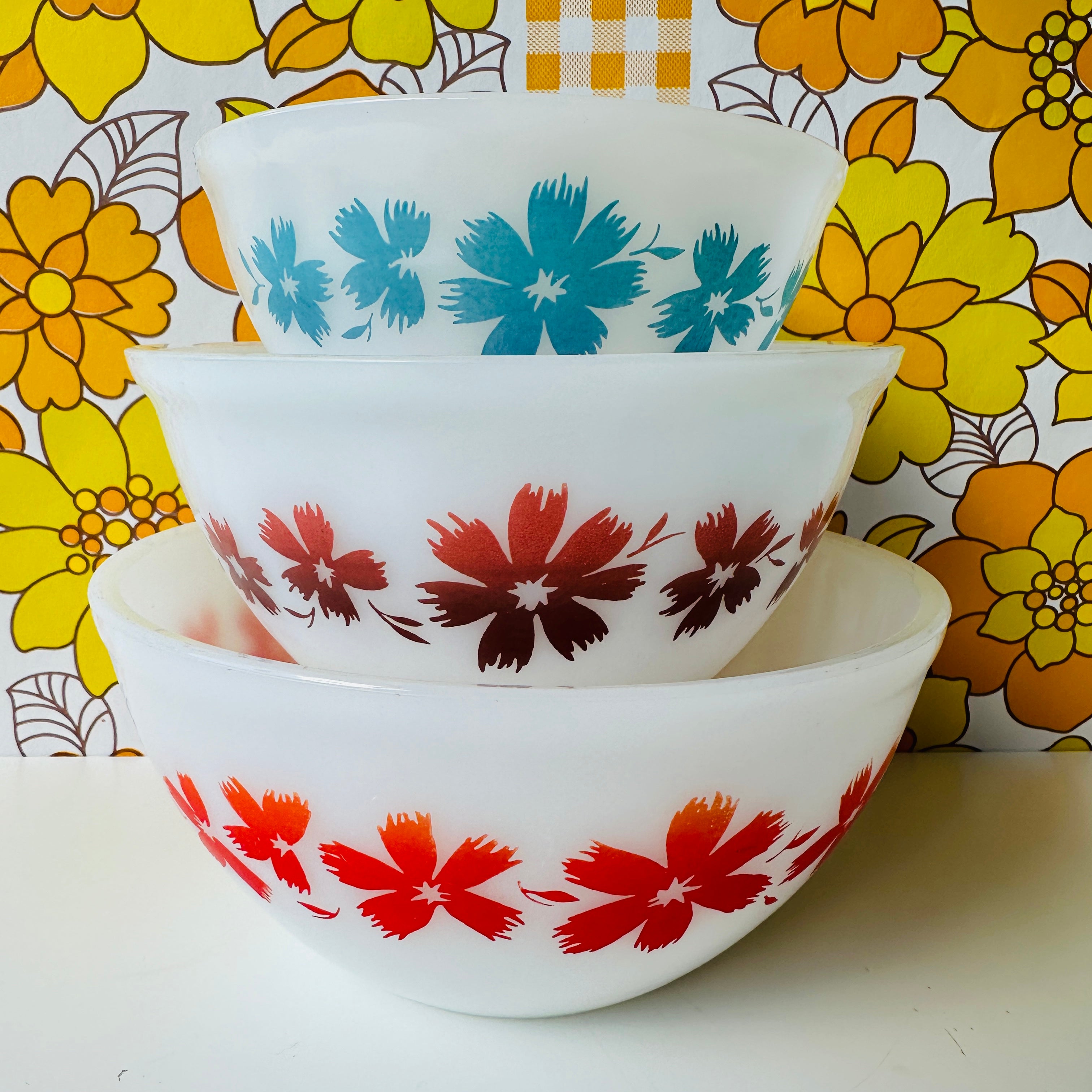 Beautiful Agee Pyrex Cape Tulip Nesting Bowl SET