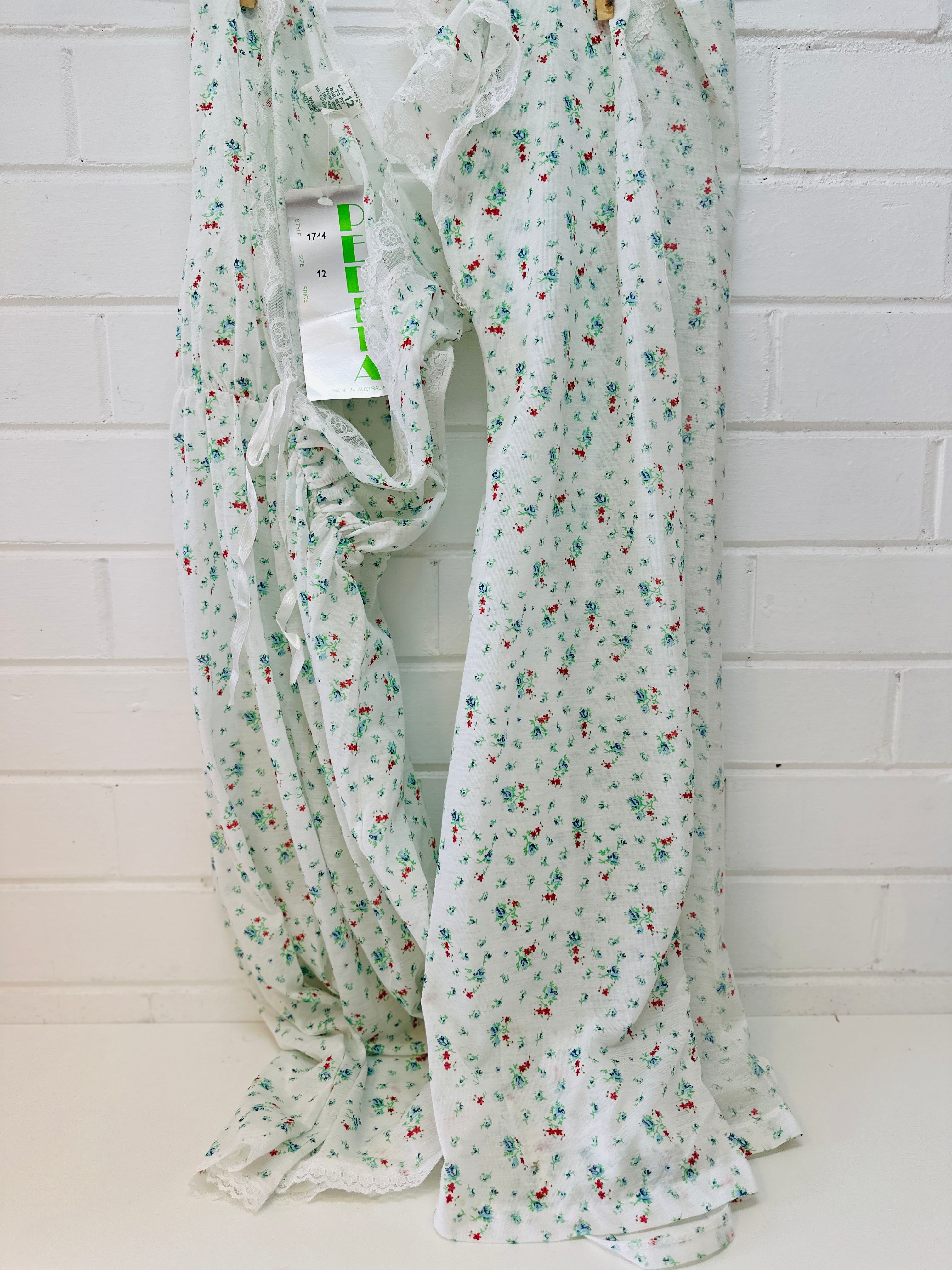Beautiful Vintage W Tags Retro Nightie & Robe