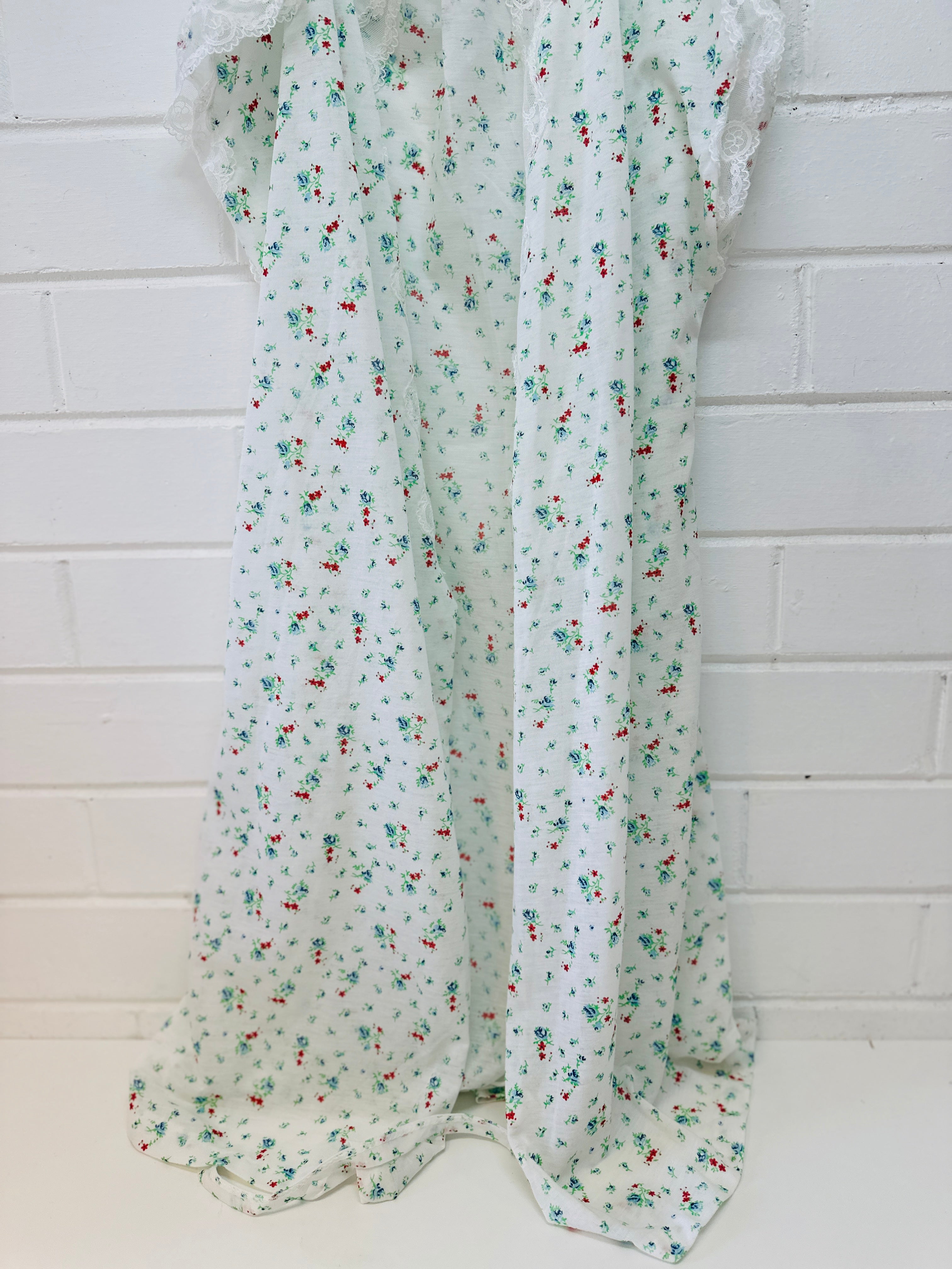 Beautiful Vintage W Tags Retro Nightie & Robe
