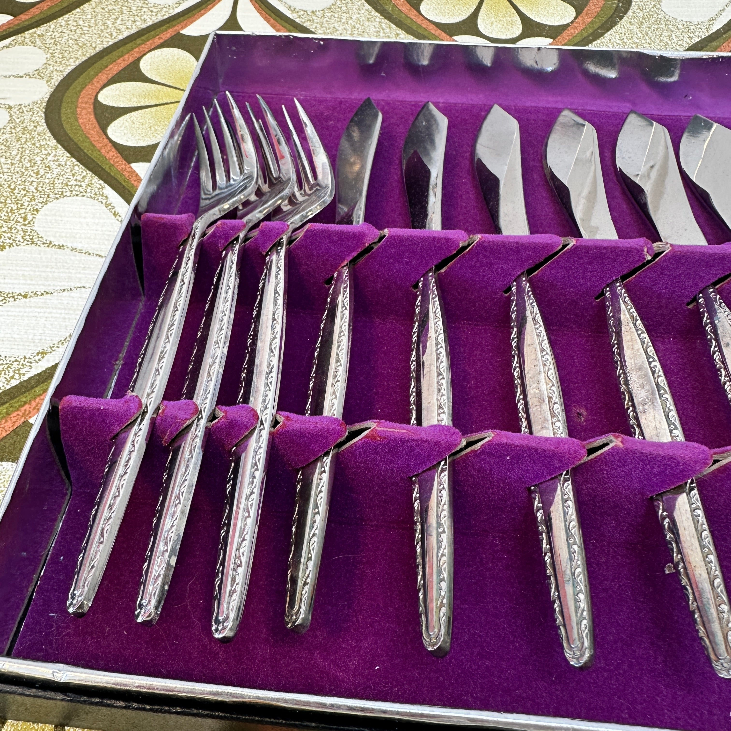 WILTSHIRE Fish Knife Set VINTAGE