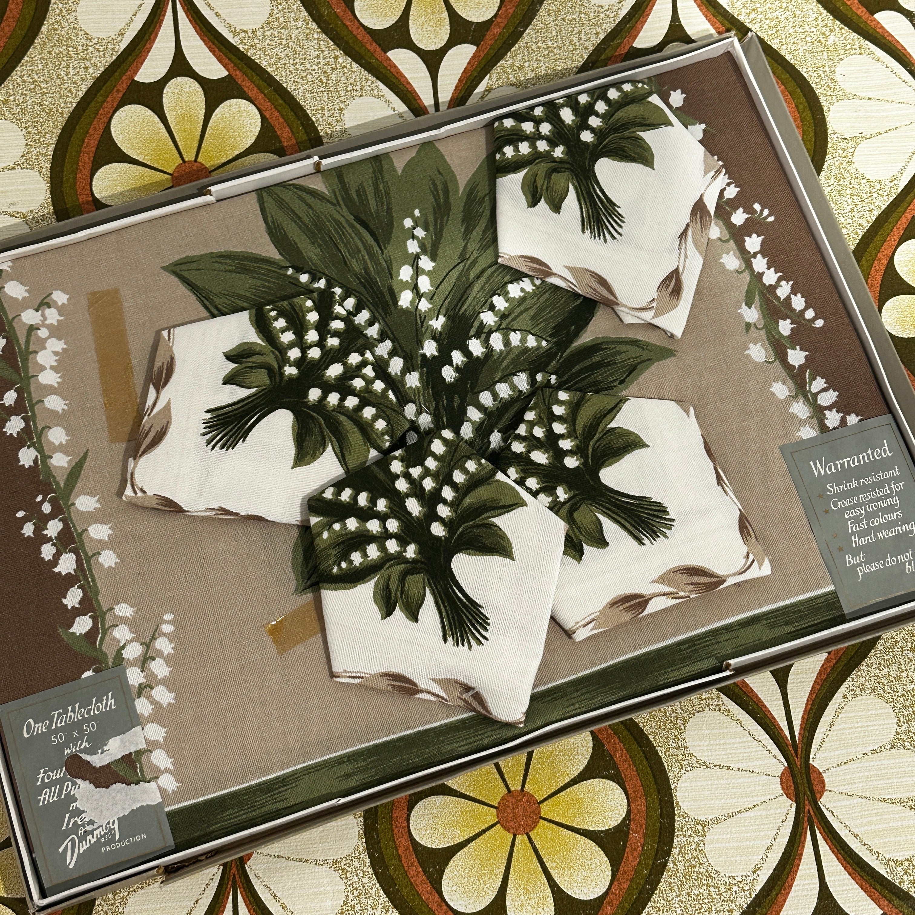 UNUSED Vintage Tablecloth Set DUNMOY
