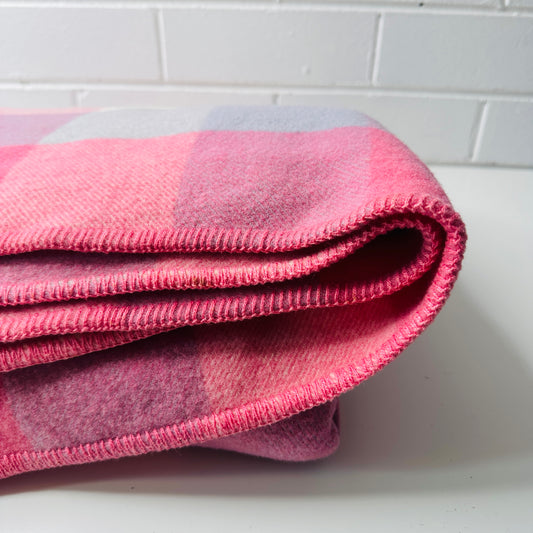 PURE Lambswool Vintage Pink Blanket LACONIA