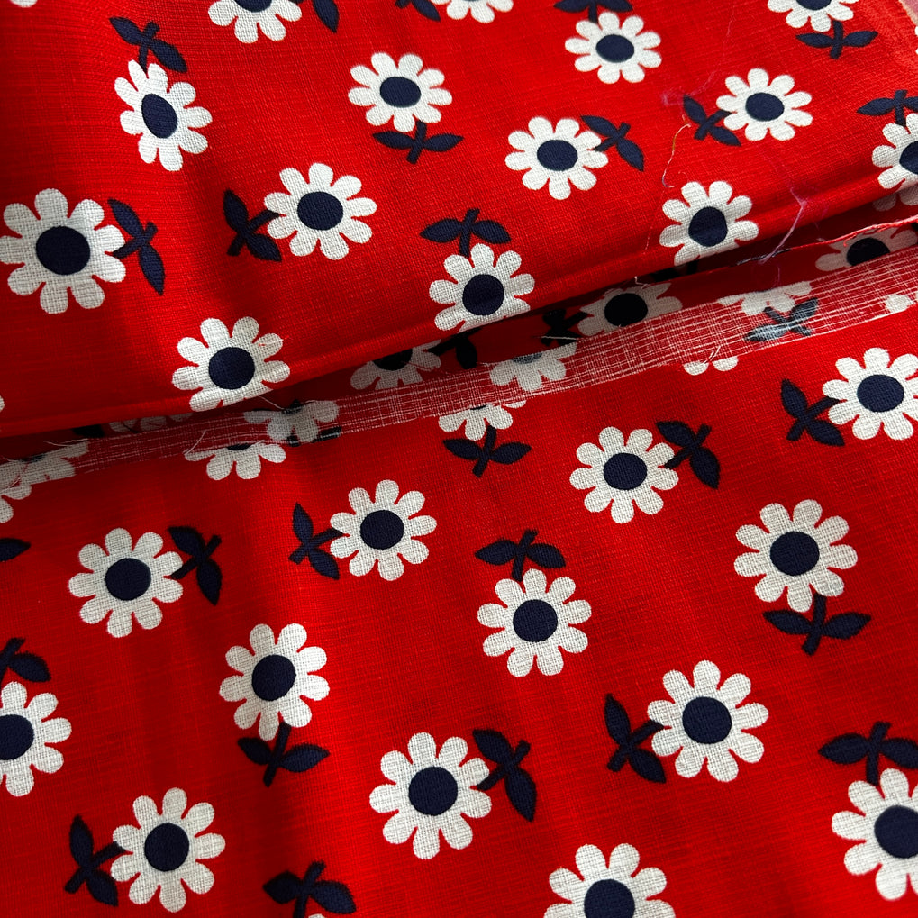 200cm Vintage Red Daisy Cotton Fabric