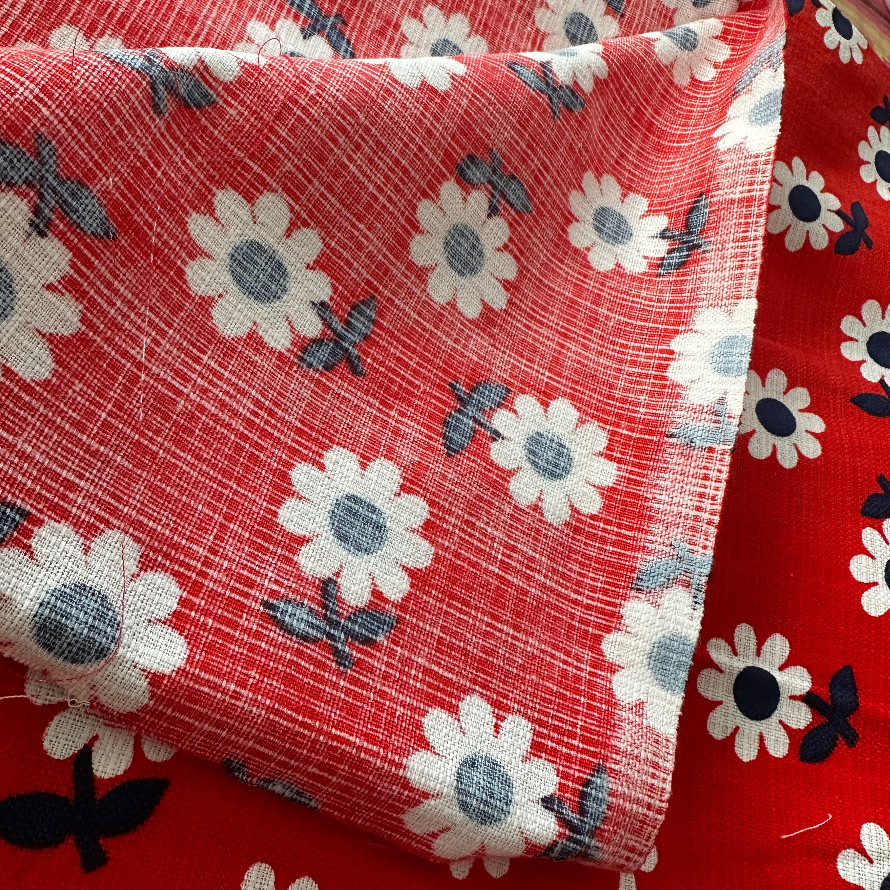 200cm Vintage Red Daisy Cotton Fabric