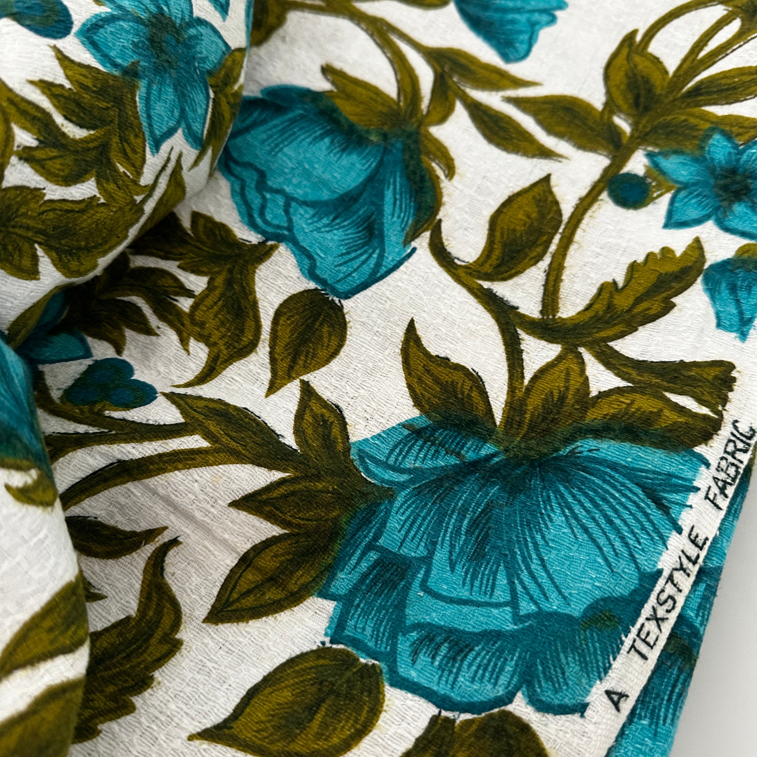 120cm Vintage Texstyle Barkcloth Floral Fabric