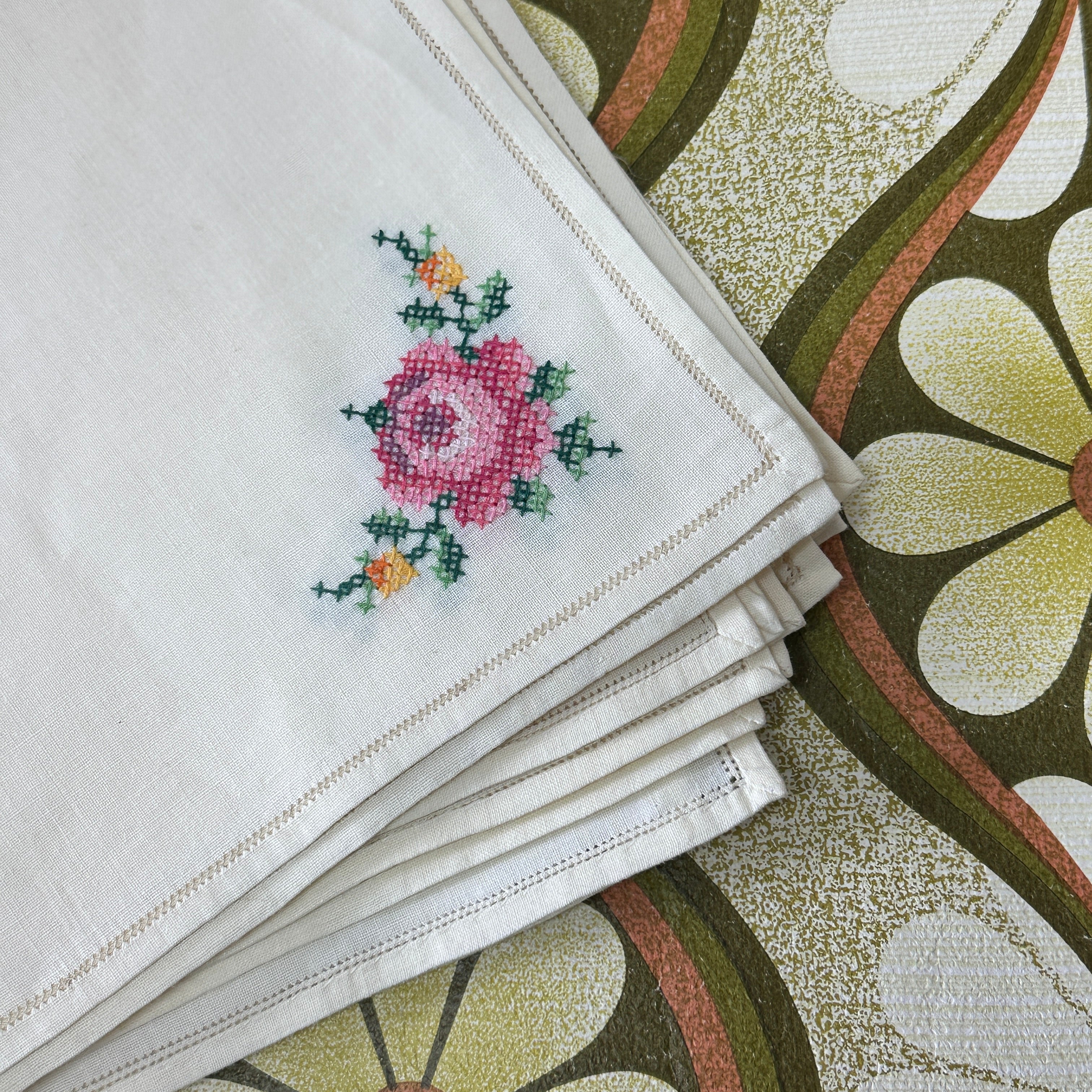 Vintage Set UNUSED Napkins Serviettes Embroidered