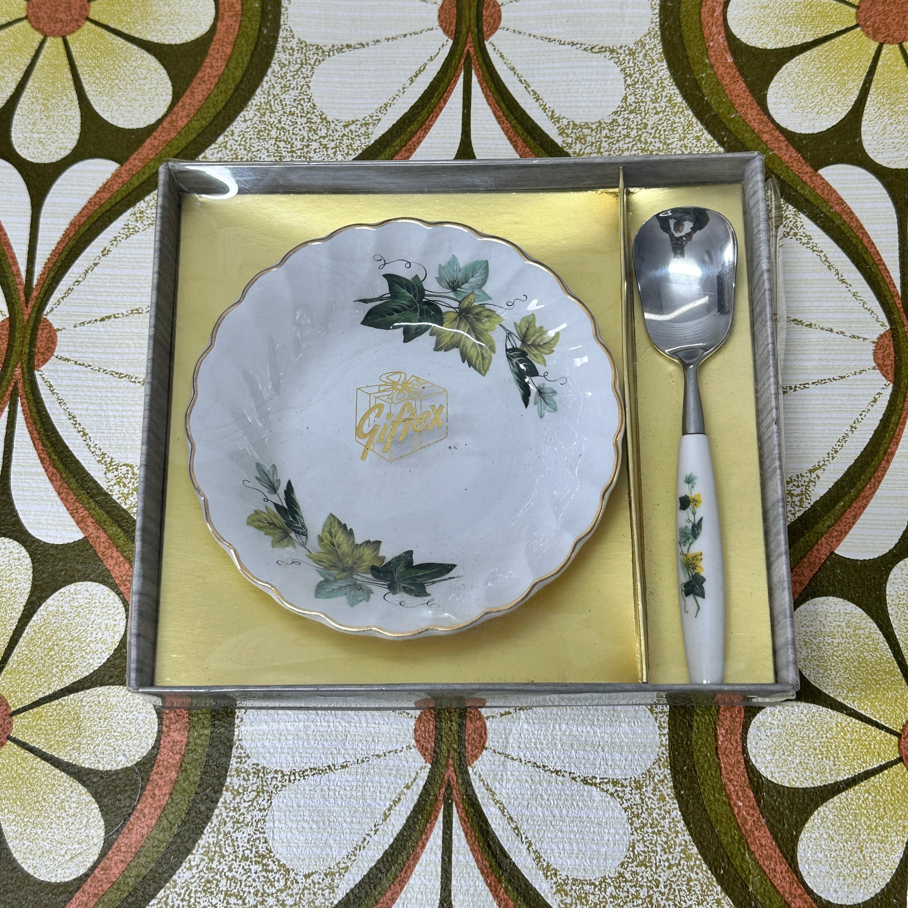 Boxed Vintage Dish & Spoon Green Leaves