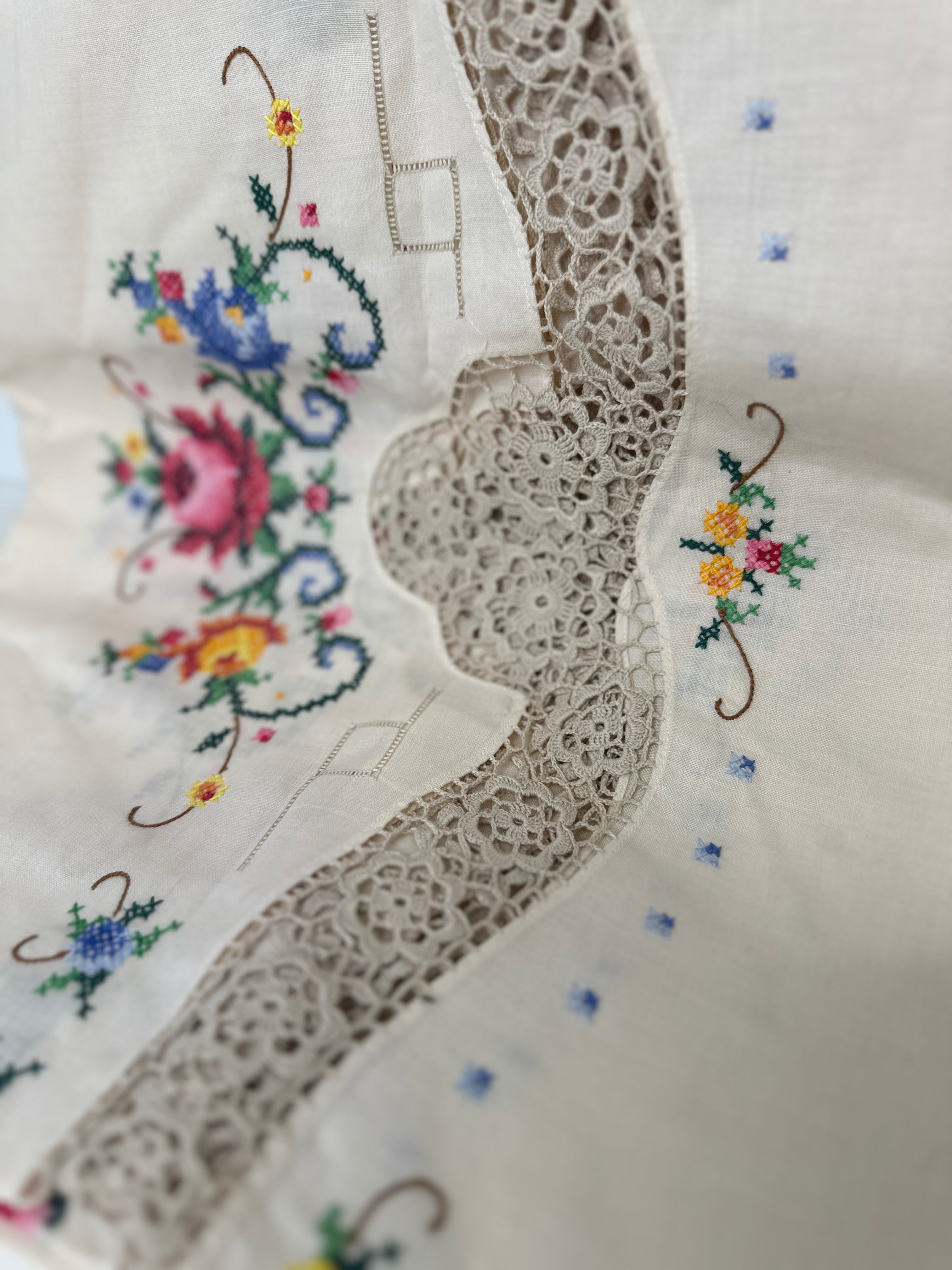Vintage Handmade Linen Tablecloth | 250cm