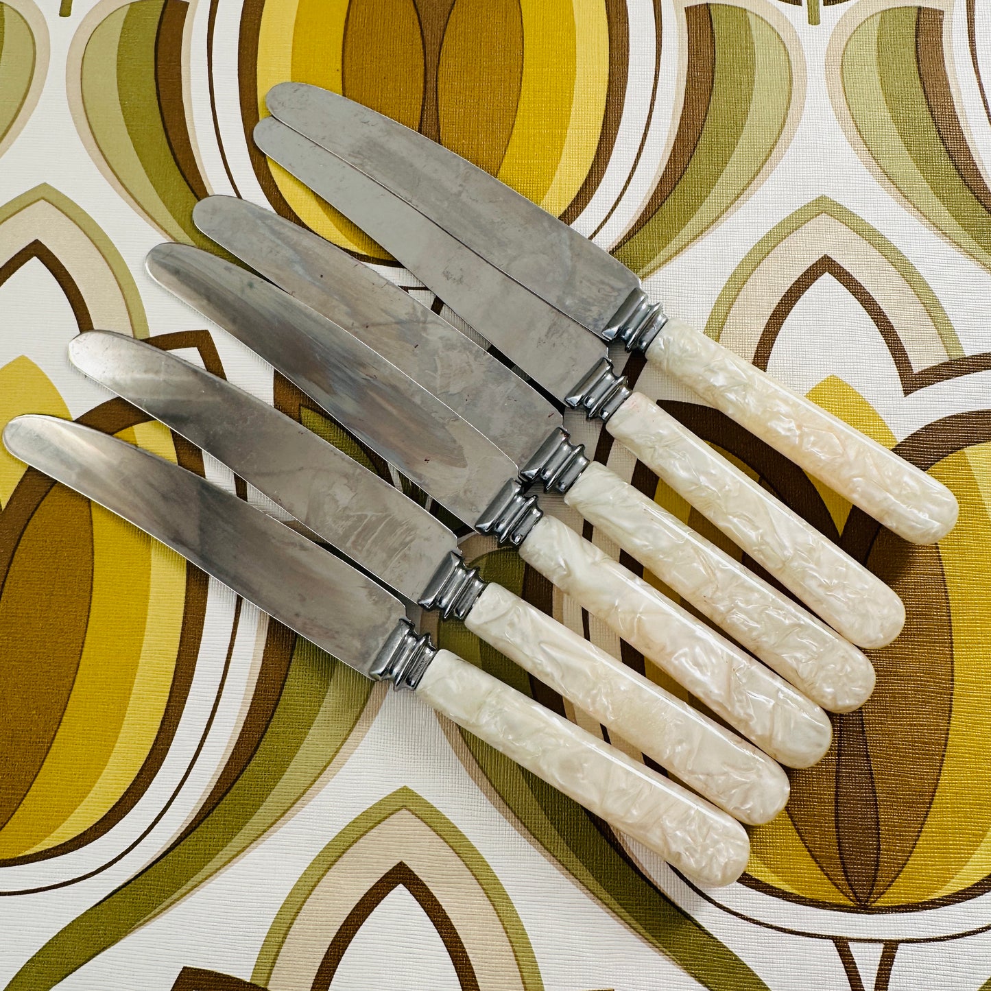 Mother of Pearl Set of Sheffield Butter Knives – Pink Peacock