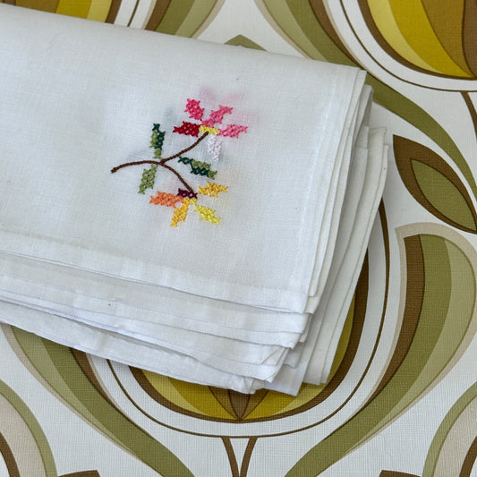 Vintage White Floral Cotton Napkins Serviettes UNUSED