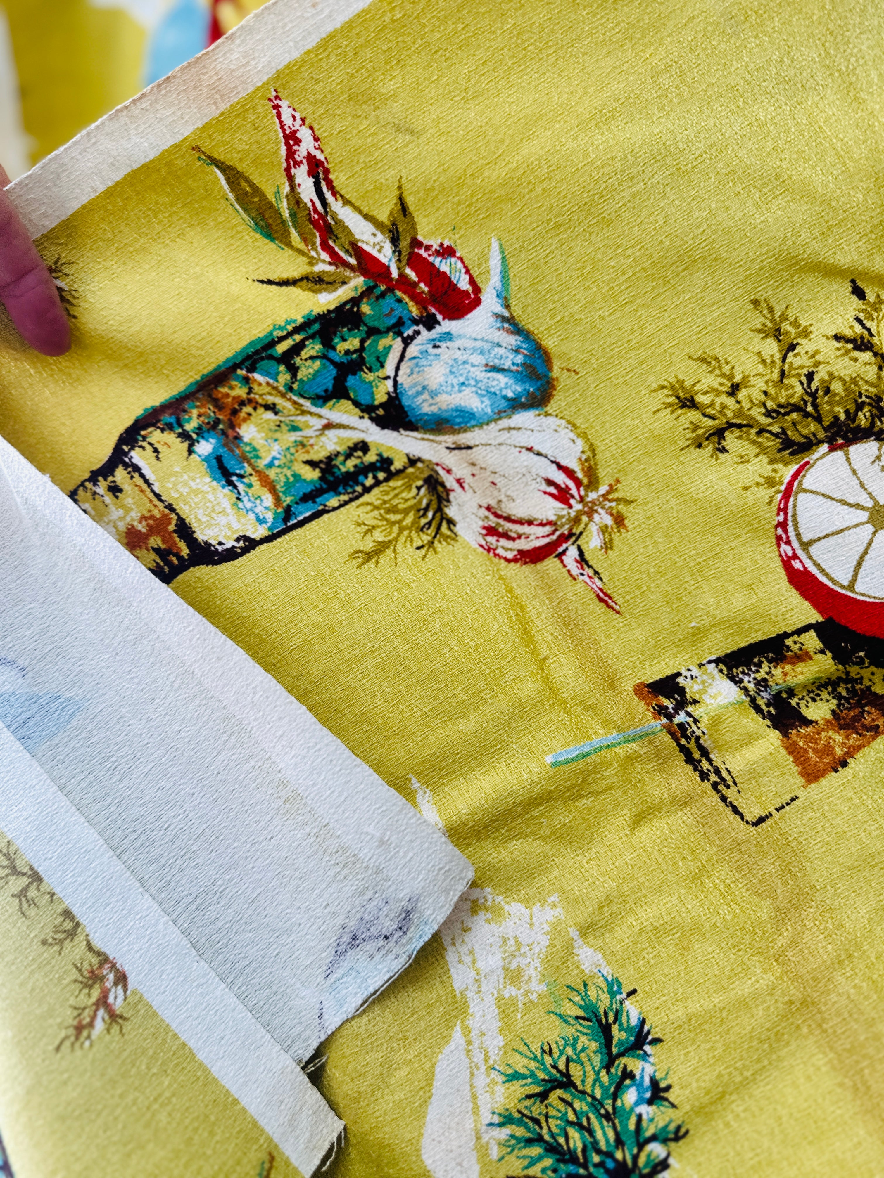 300cms Huge Lot of RETRO Kitsch Curtain Fabric Barckloth