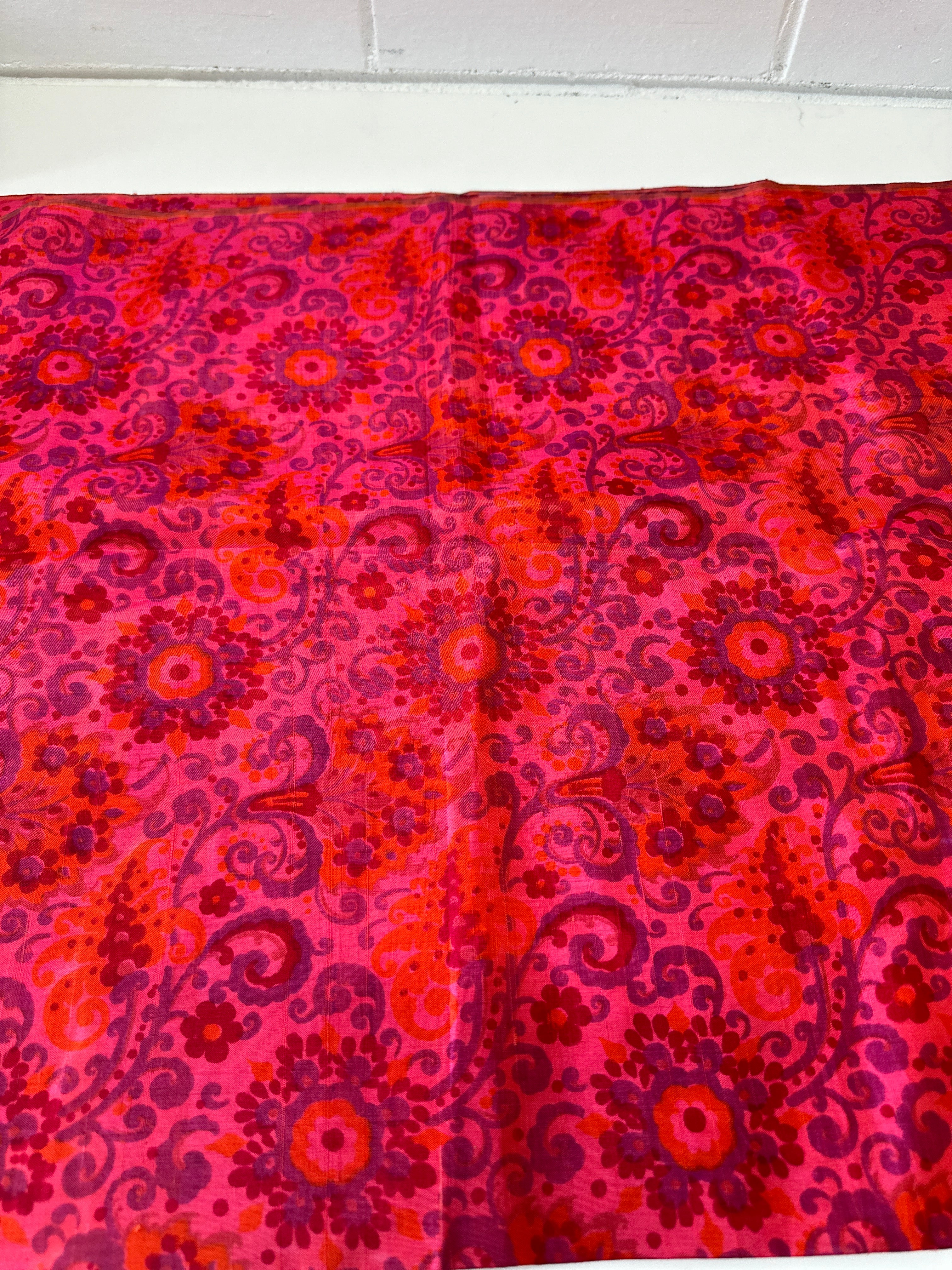 125cms Bright Reds Vintage Floral Fabric Silk