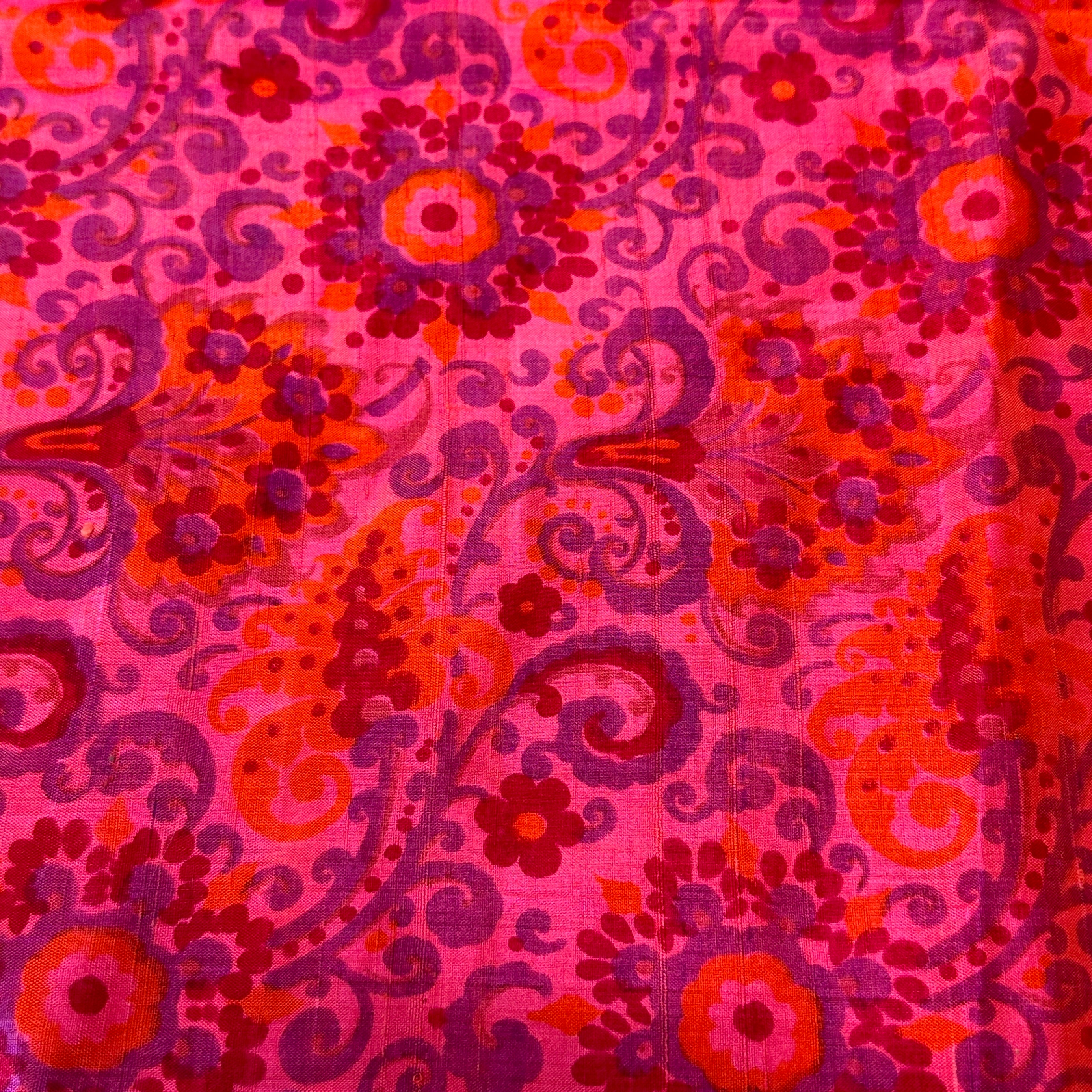 125cms Bright Reds Vintage Floral Fabric Silk