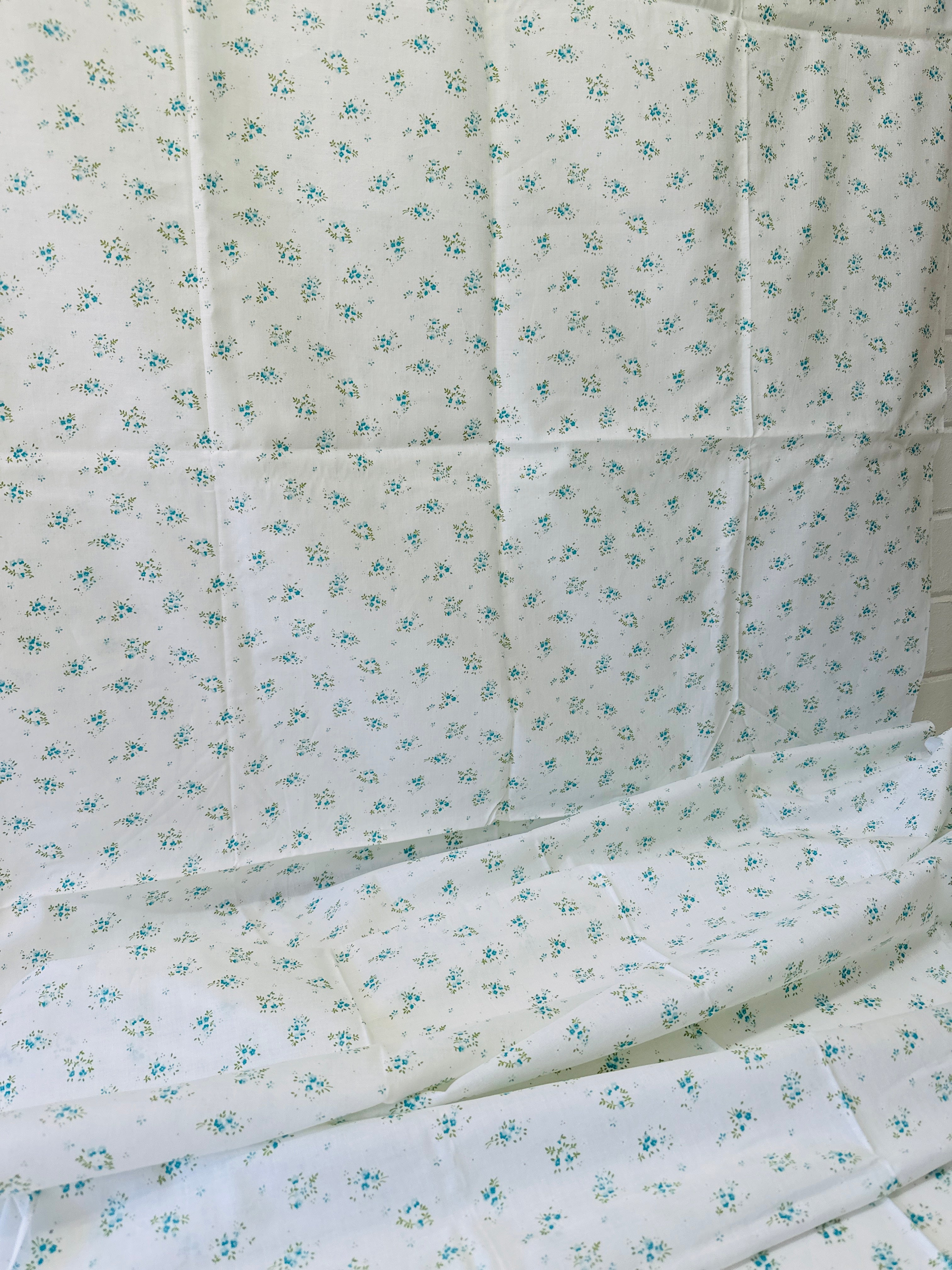 220cms Bright White Floral Fabric VIntage Cotton