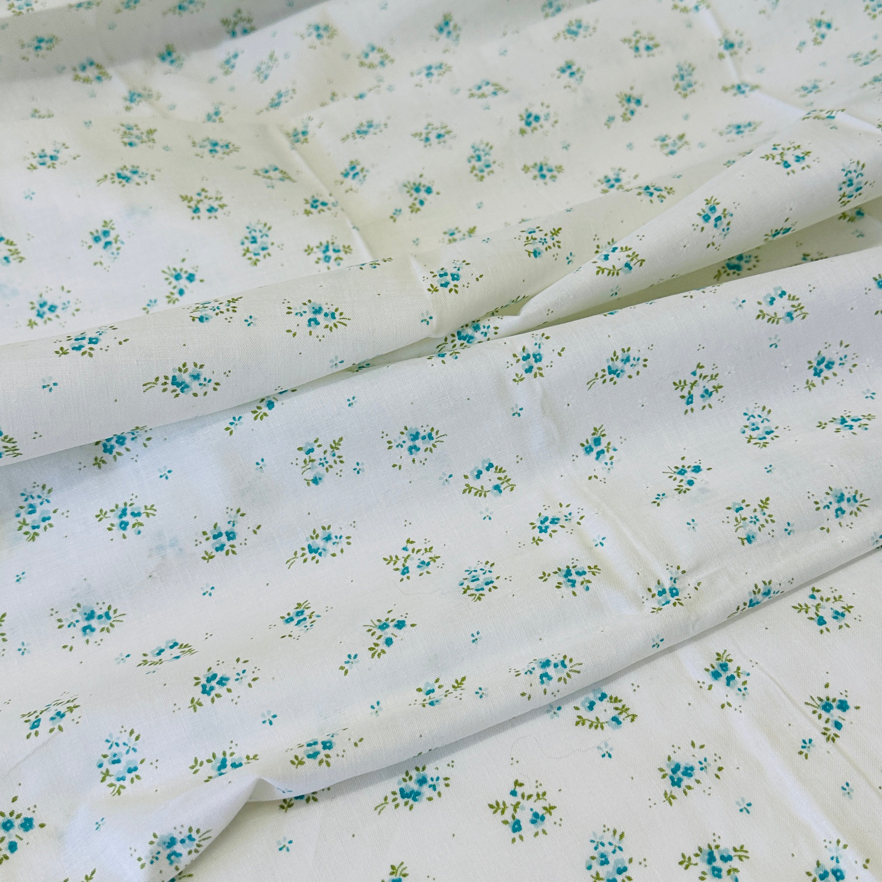 220cms Bright White Floral Fabric VIntage Cotton