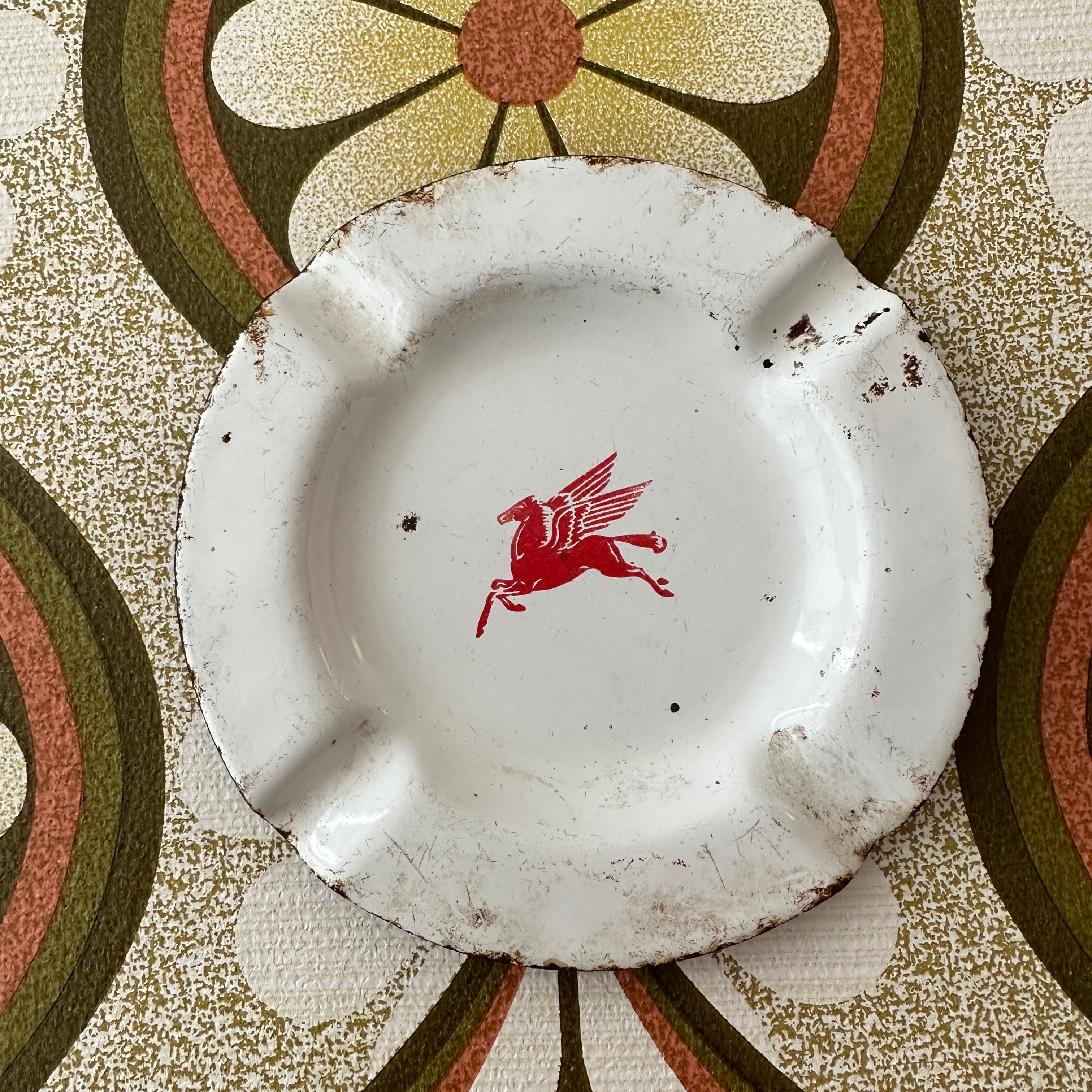 Vintage Mobil Pegasus Enamel Ashtray