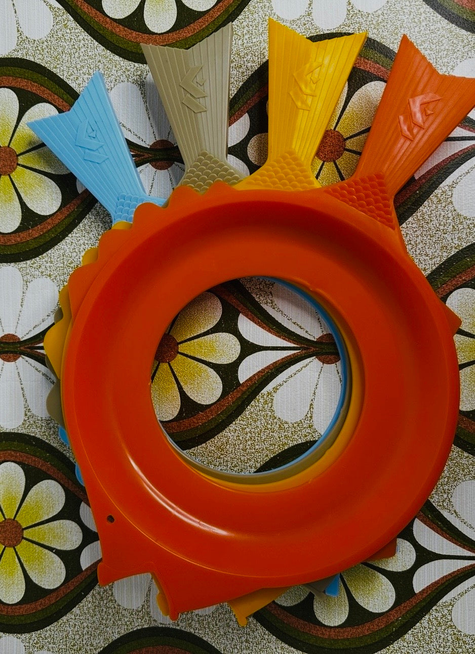 Vintage Retro Fish Plate Holders | Colourful Picnic & Caravan Decor