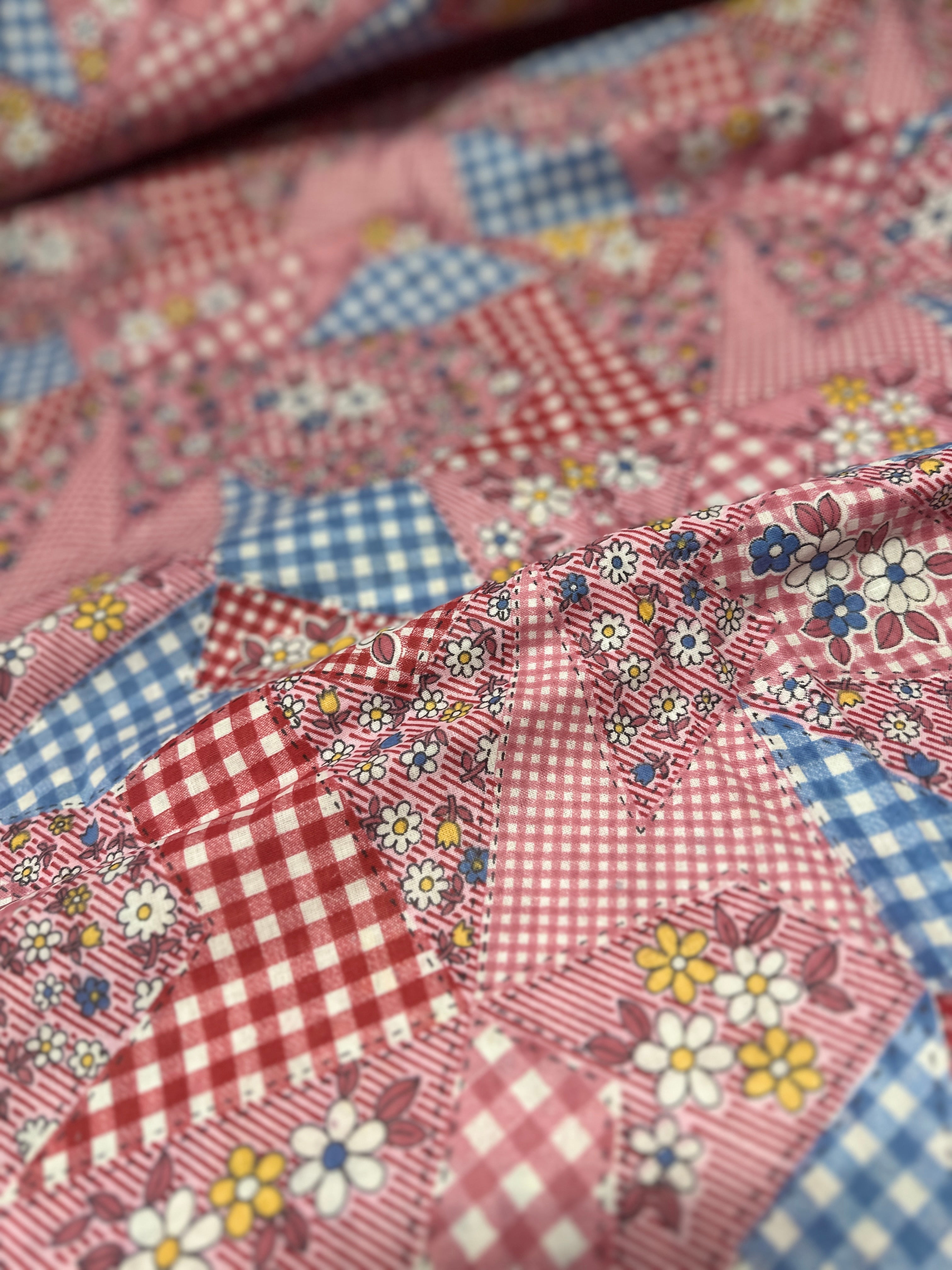 185cms Crisp Bright VIntage Floral Fabric ADORABLE