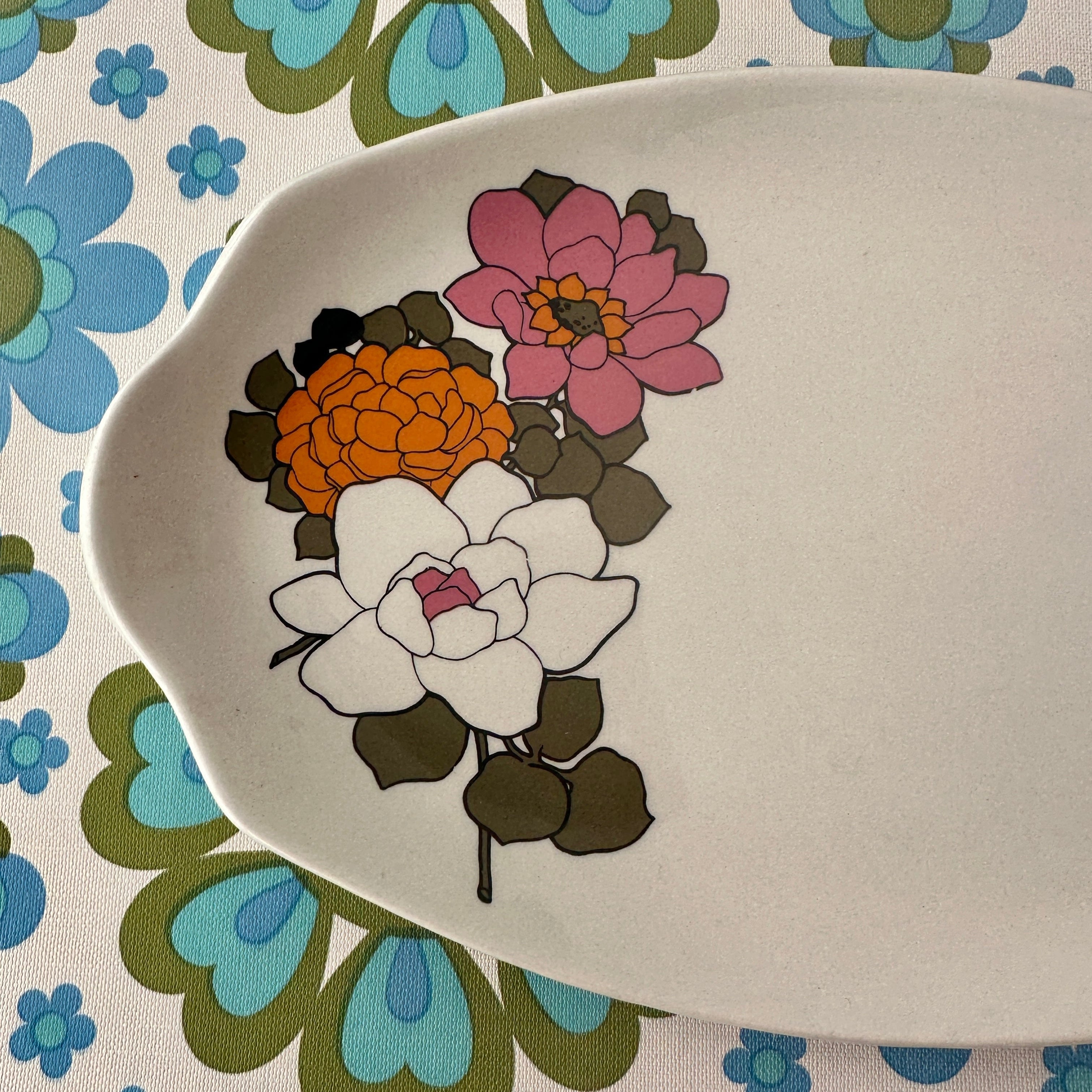 Adorable MYOTT Staffordshire PLATE Retro Flower Power