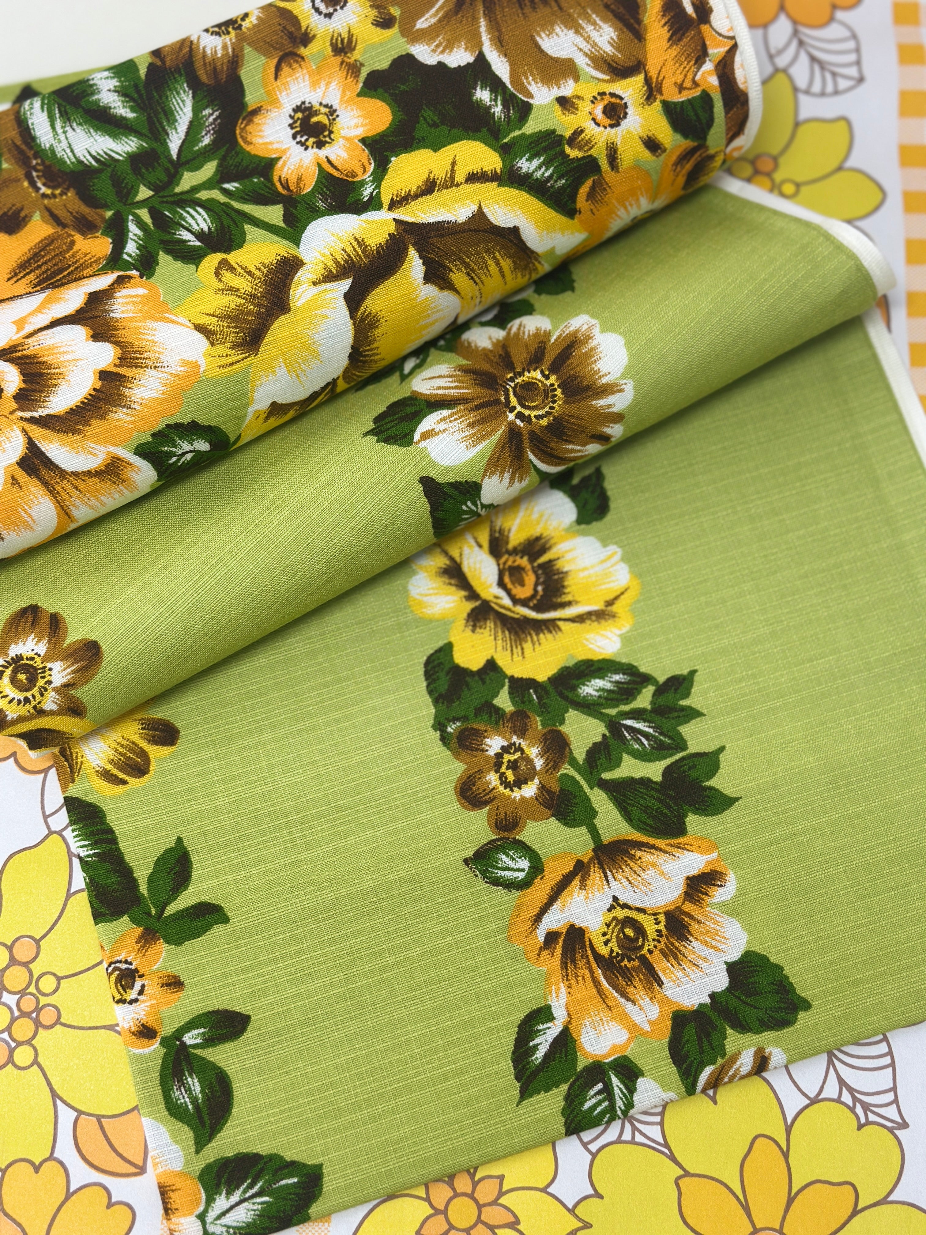 HEROS Unused VINTAGE Tablecloth Green Floral