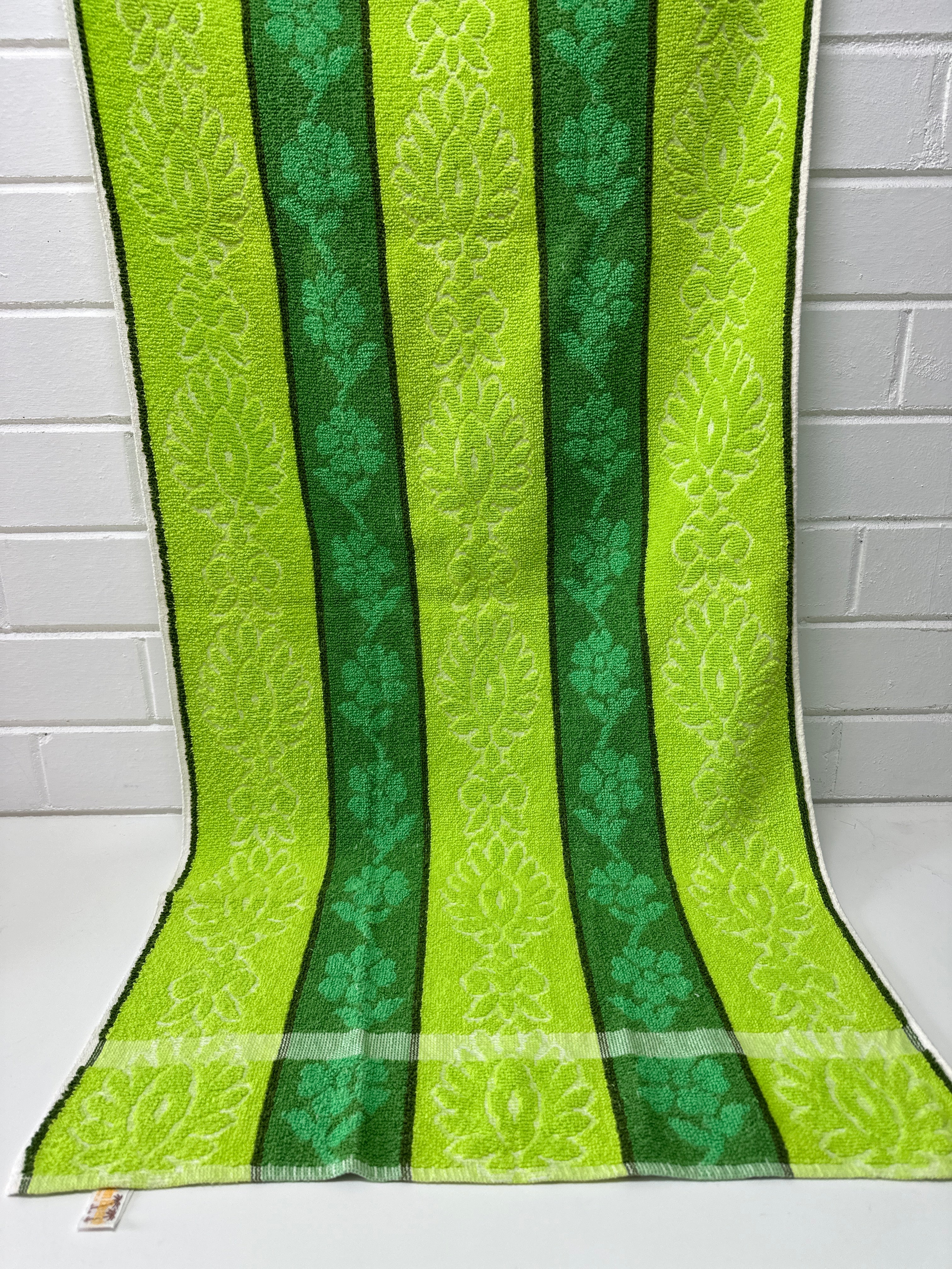 Retro Palm Beach Bath Towel GREENS