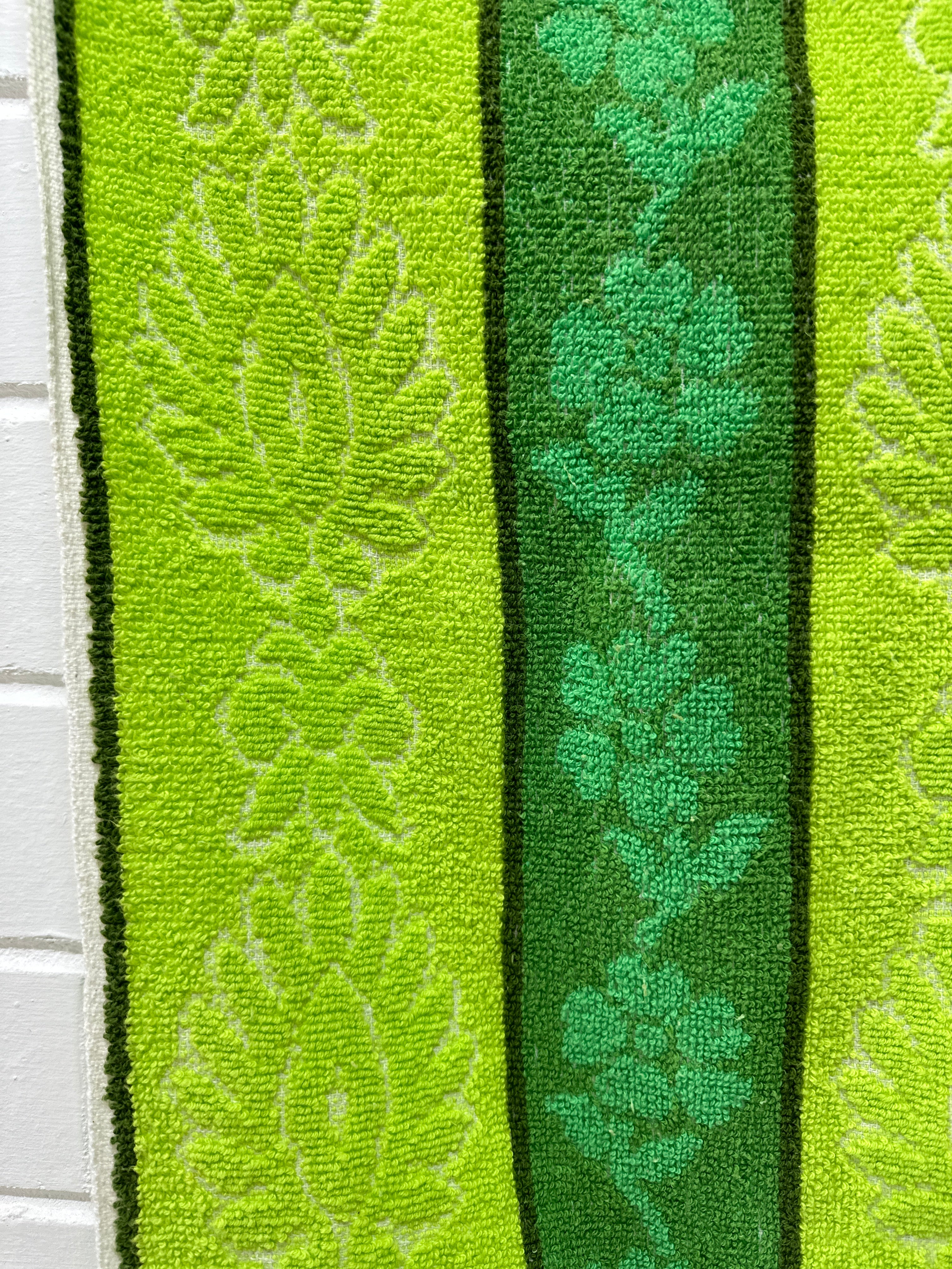 Retro Palm Beach Bath Towel GREENS